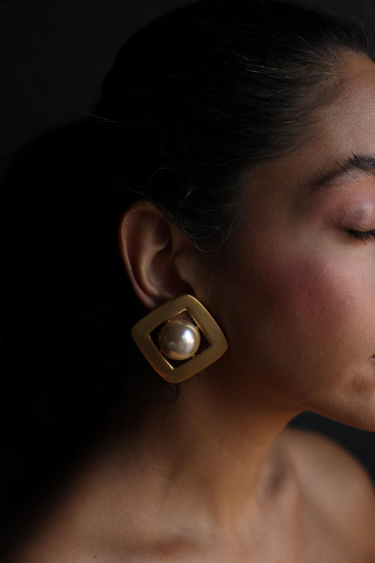 Matte Gold Faux Pearl Clip-On Earrings|Vintage Baazaar 