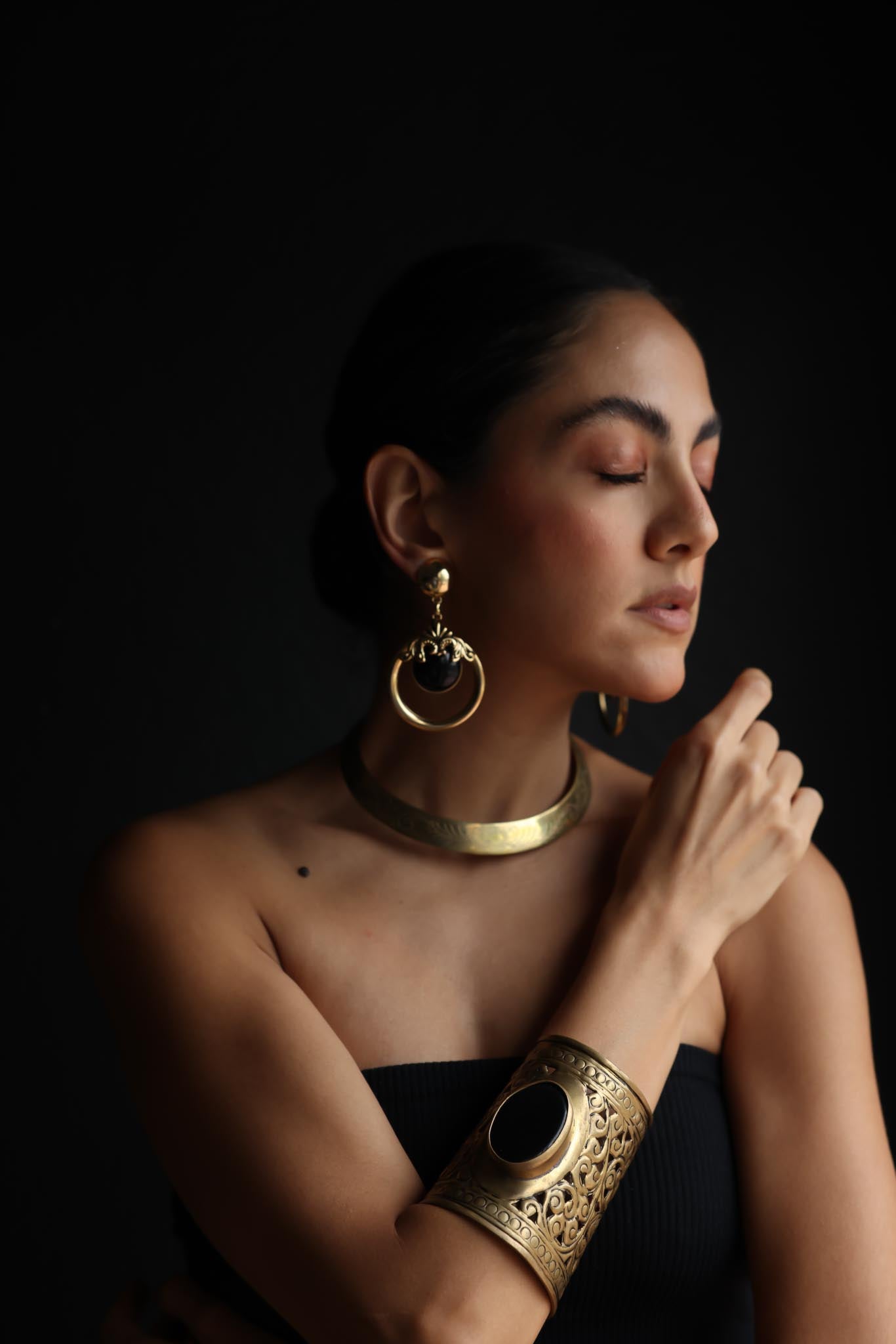 Grand Loop Gold and Black Clip-On Earrings|Vintage Baazaar 