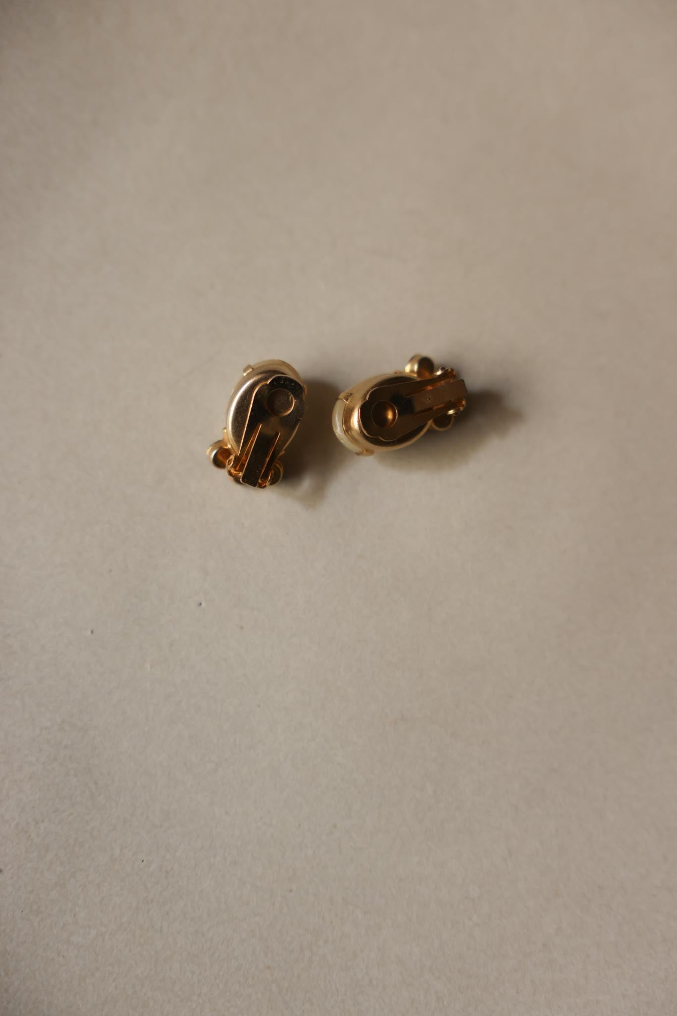 Glow Amethyst Clip-On Earrings|Vintage Baazaar 