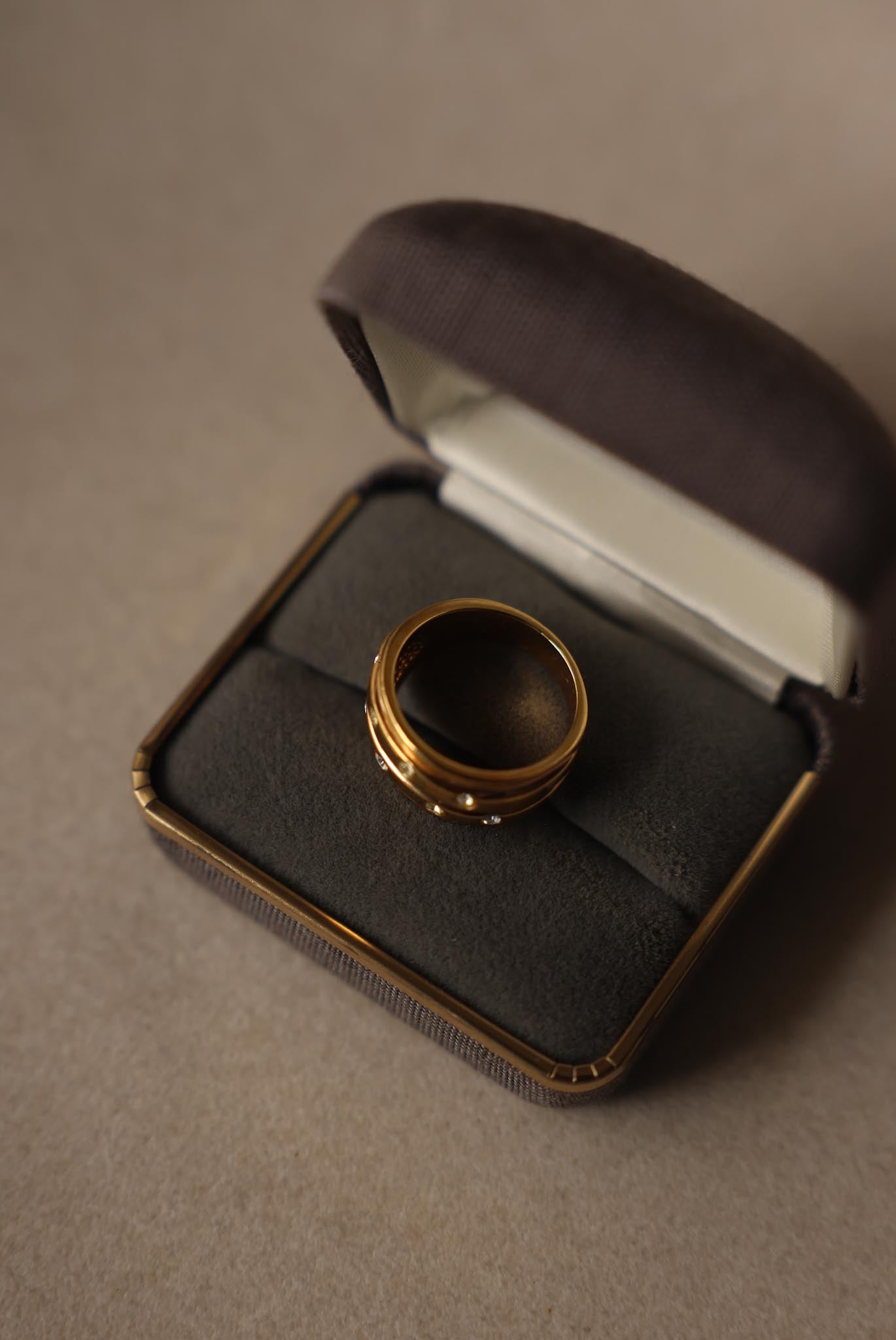 Vintage Gold Plated Clear Rhinestone Band Ring|Vintage Baazaar 