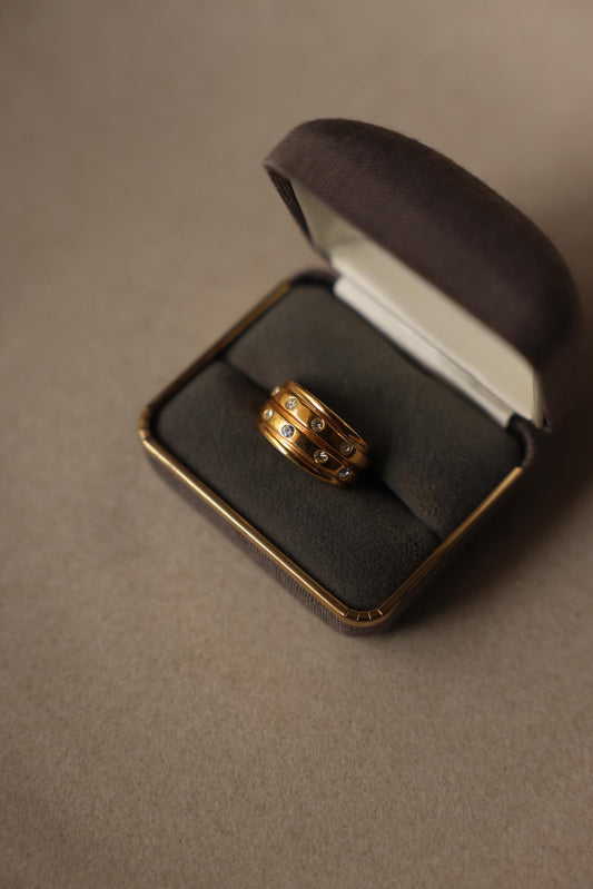 Vintage Gold Plated Clear Rhinestone Band Ring|Vintage Baazaar 