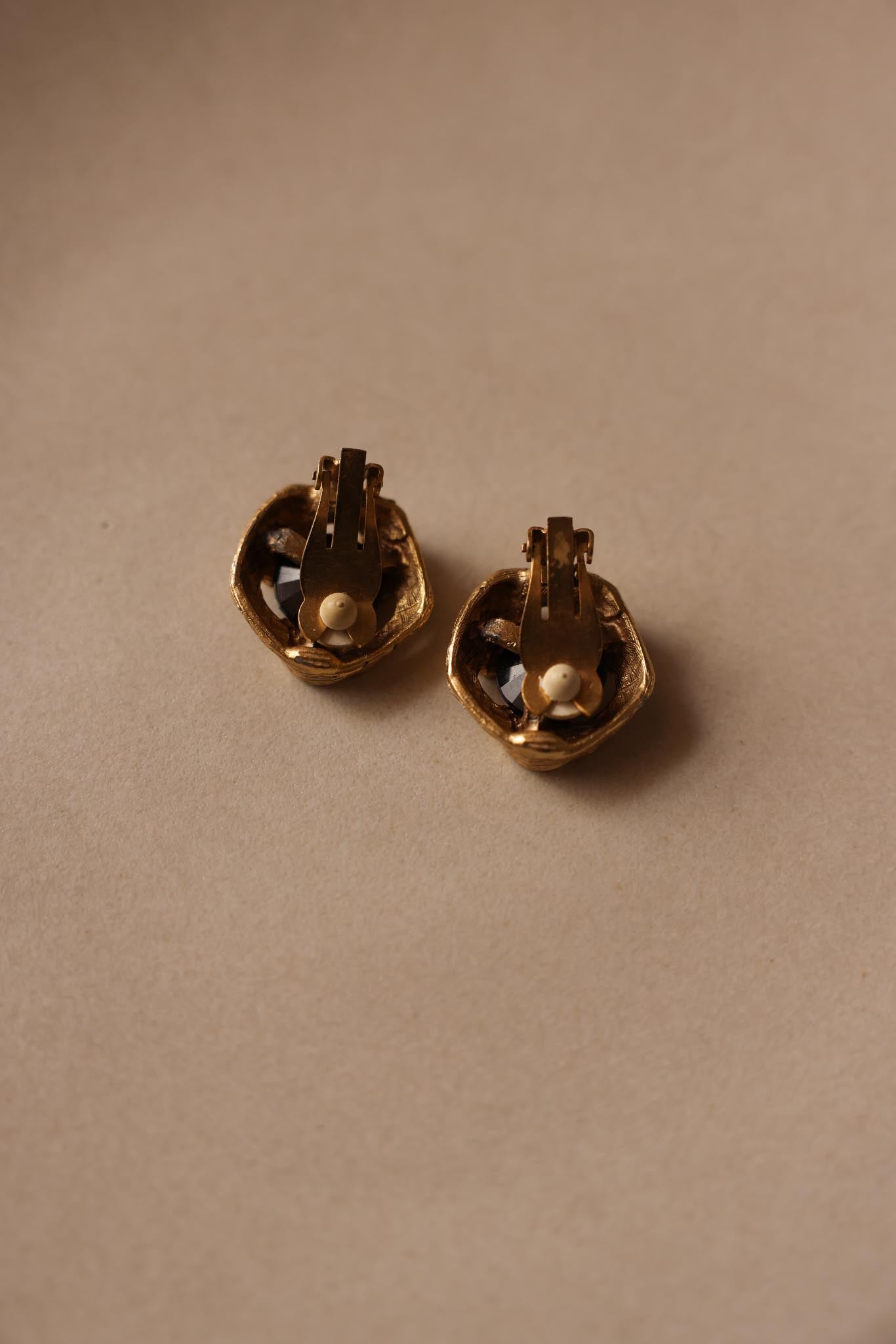 Swirl Crest Clip-On Earrings|Vintage Baazaar 