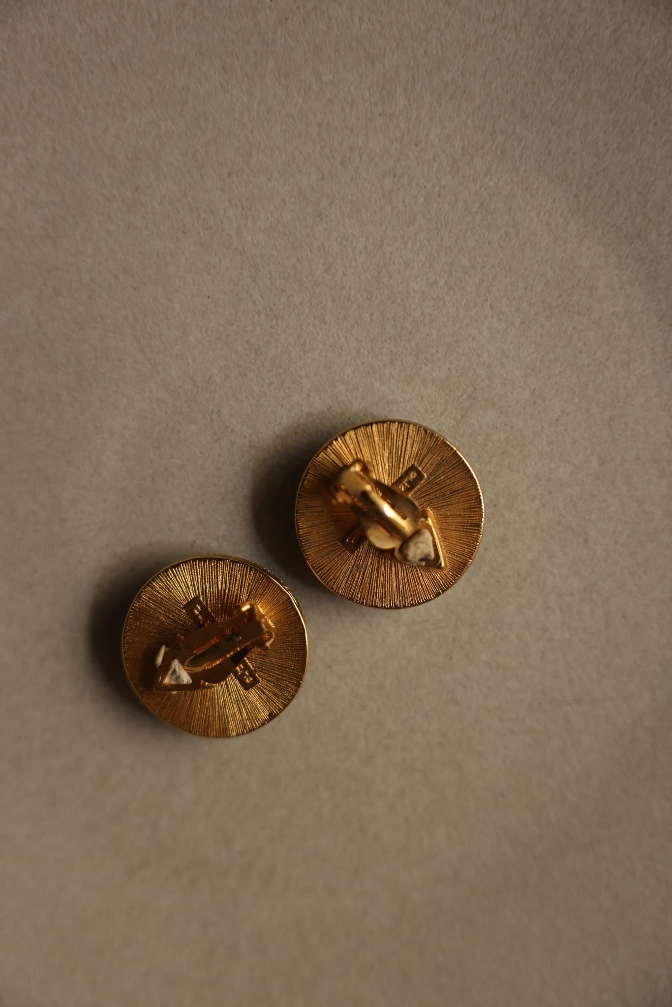 Liz Claiborne Crest Clip-On Earrings|Vintage Baazaar 