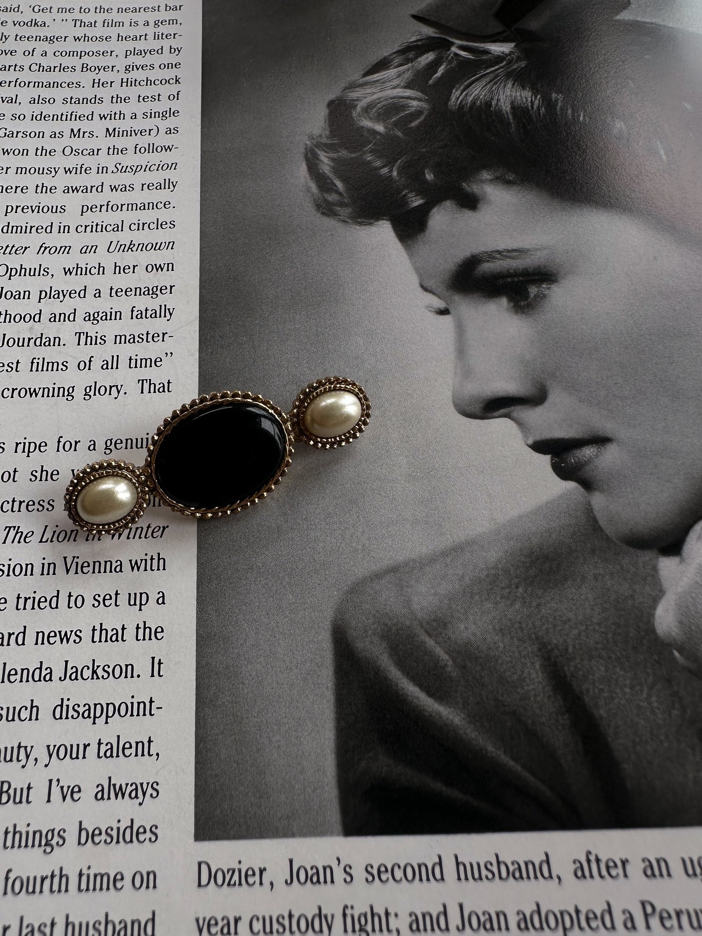 Black Pearl Elegance Brooch|Vintage Baazaar 