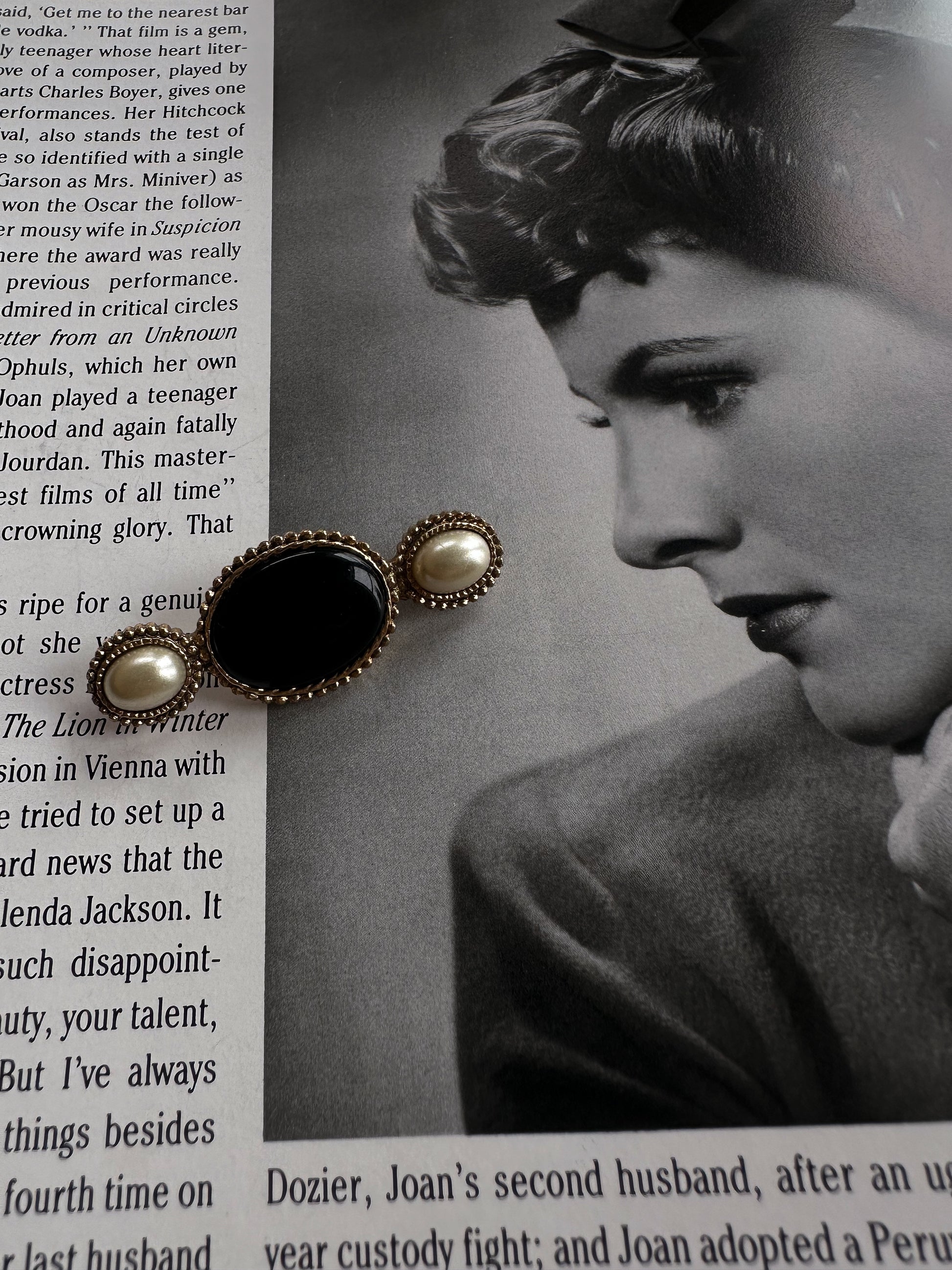 Black Pearl Elegance Brooch|Vintage Baazaar 