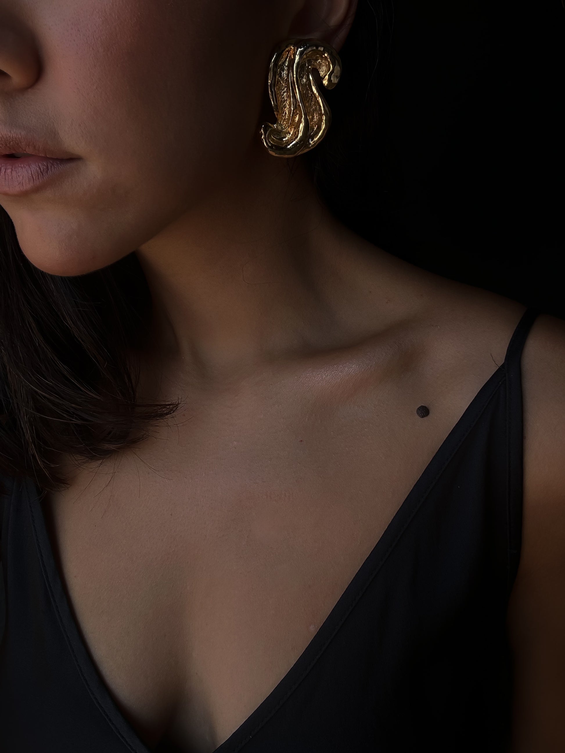 Golden Wave Earrings|Vintage Baazaar 