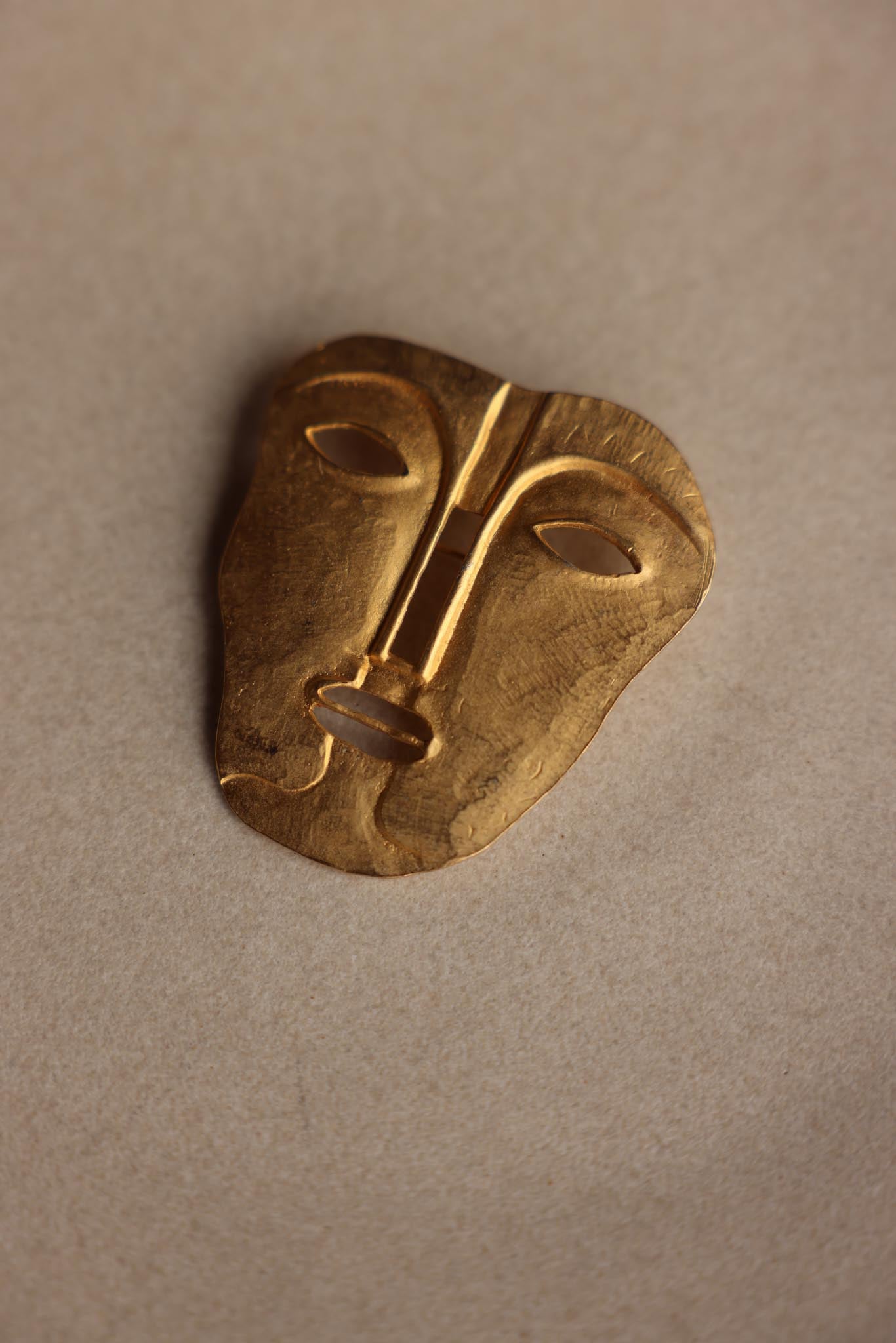 Face Brooch in Brushed Gold|Vintage Baazaar 