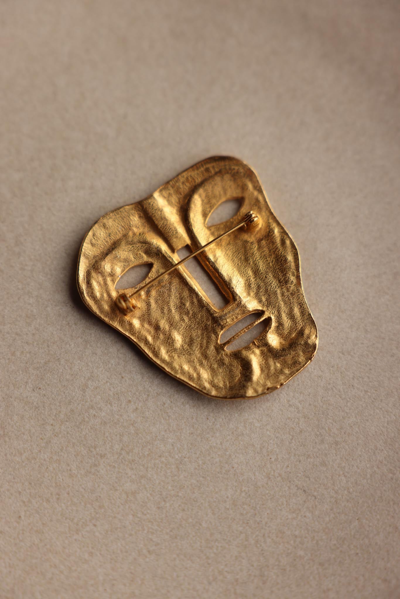 Face Brooch in Brushed Gold|Vintage Baazaar 