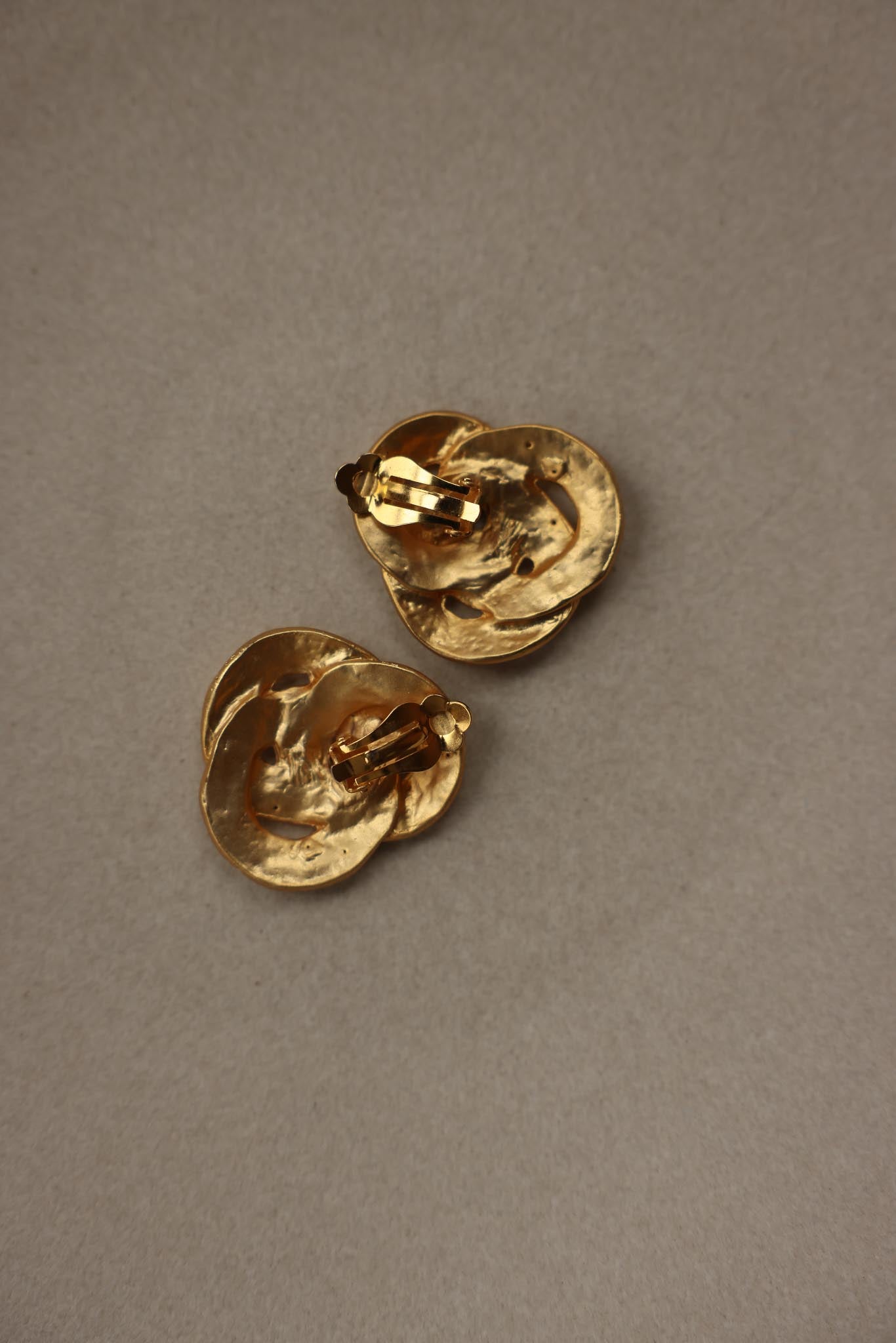 Brushed Gold Rhinestone Swirl Clip-On Earrings|Vintage Baazaar 