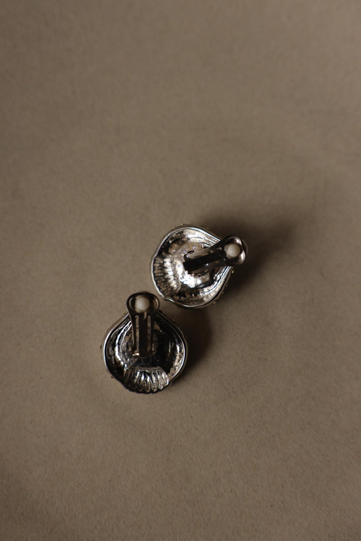 Silvertone Fan-Shaped Faux Pearl & Clear Rhinestone Clip-Ons|Vintage Baazaar 