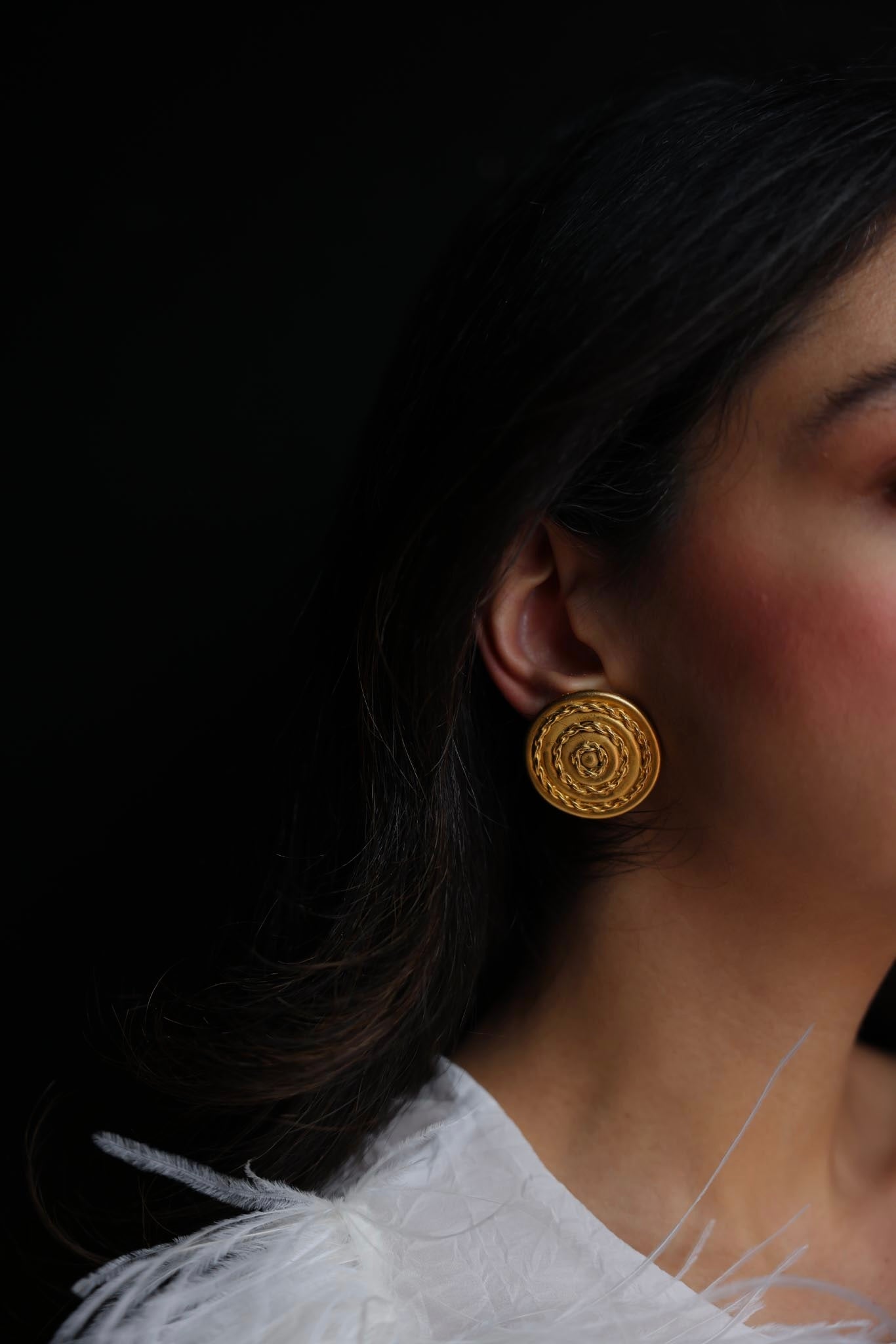 Gold-Tone Rope Circle Clip-On Earrings|Vintage Baazaar 