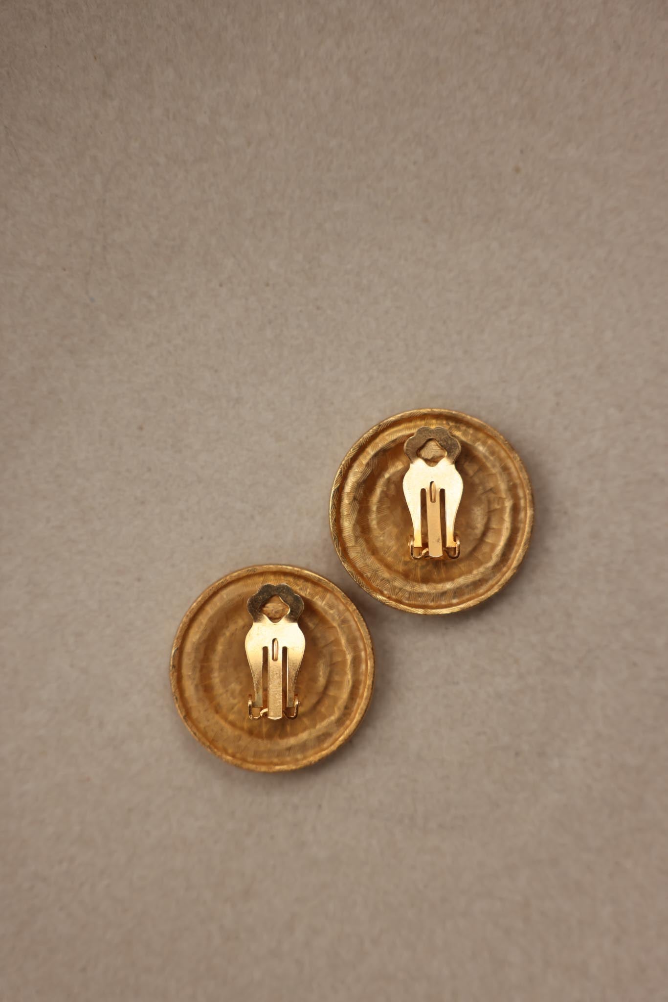 Gold-Tone Rope Circle Clip-On Earrings|Vintage Baazaar 