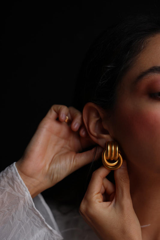 Brushed Gold Knot Clip-On Earrings|Vintage Baazaar 