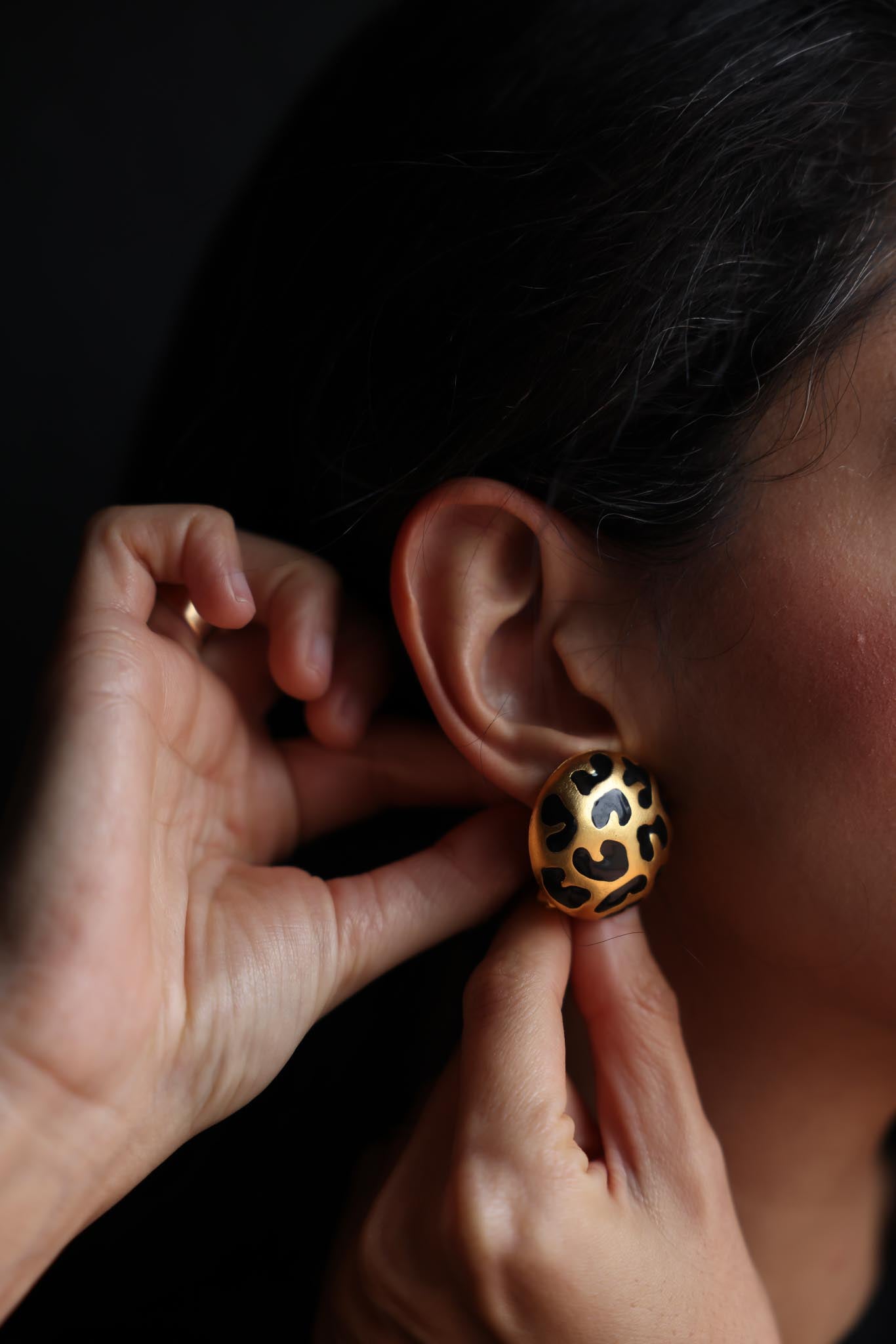 Brushed Gold  leopard-pattern clip-on earrings|Vintage Baazaar 