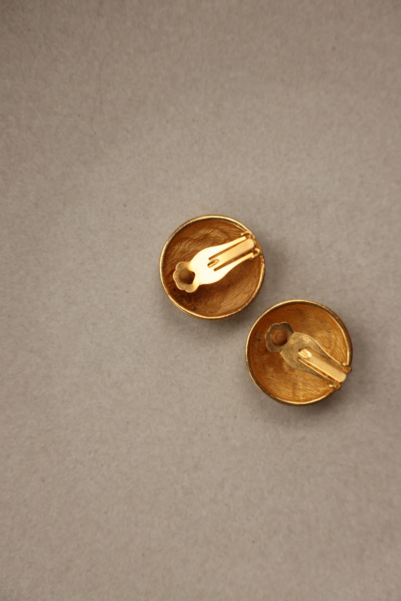 Brushed Gold  leopard-pattern clip-on earrings|Vintage Baazaar 