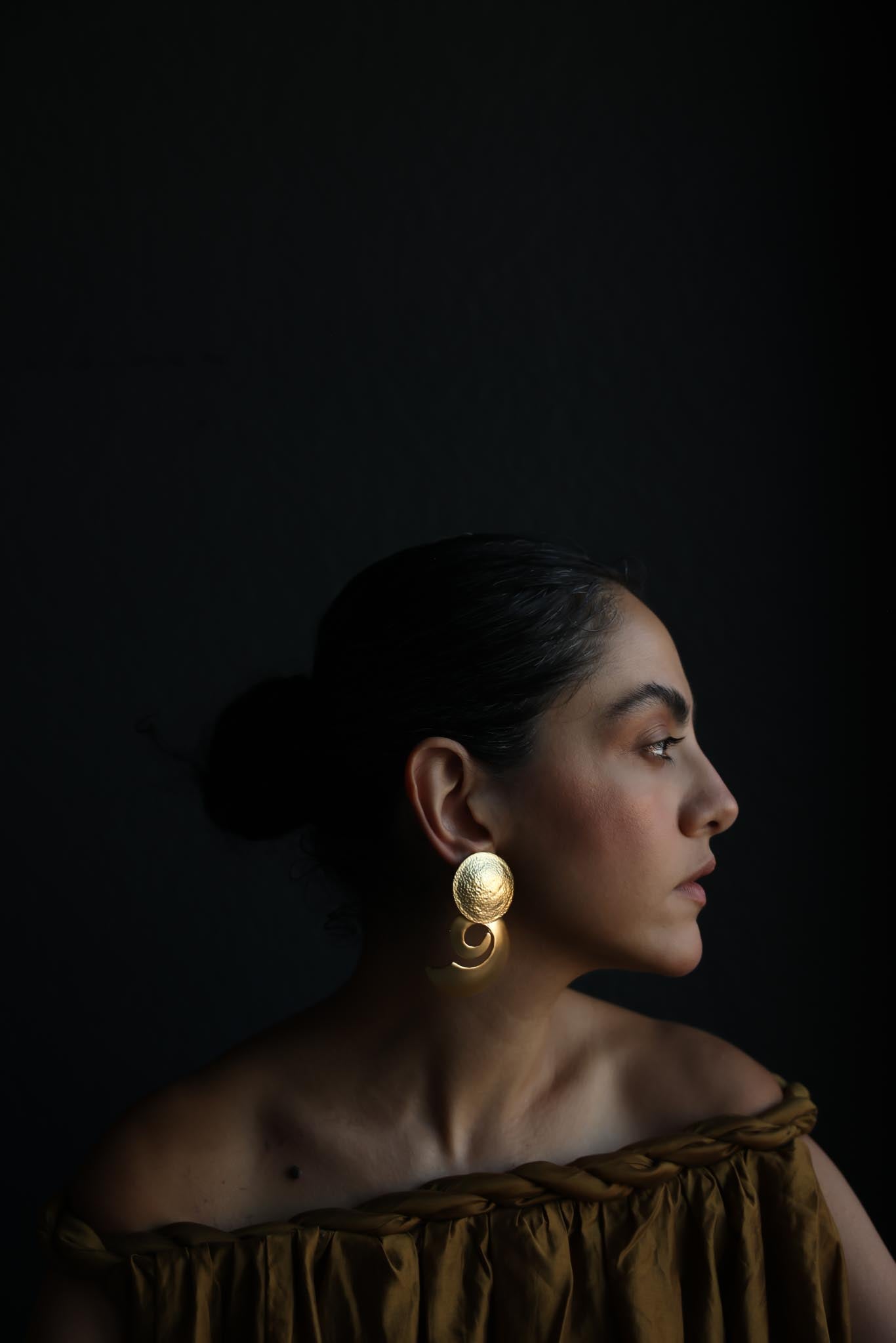 1980s Matte Gold Spiral Statement Clip-On Earrings|Vintage Baazaar 