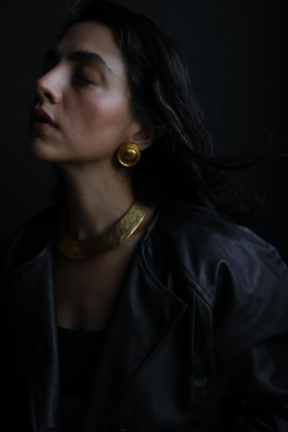 1980s Givenchy Matte Gold Hammered Hinged Collar Necklace|Vintage Baazaar 