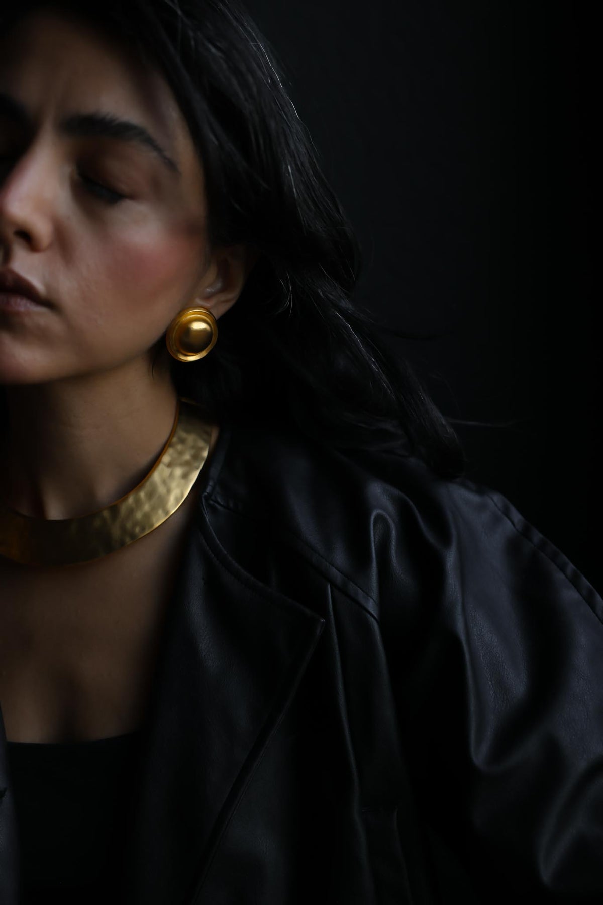 1980s Givenchy Matte Gold Hammered Hinged Collar Necklace|Vintage Baazaar 