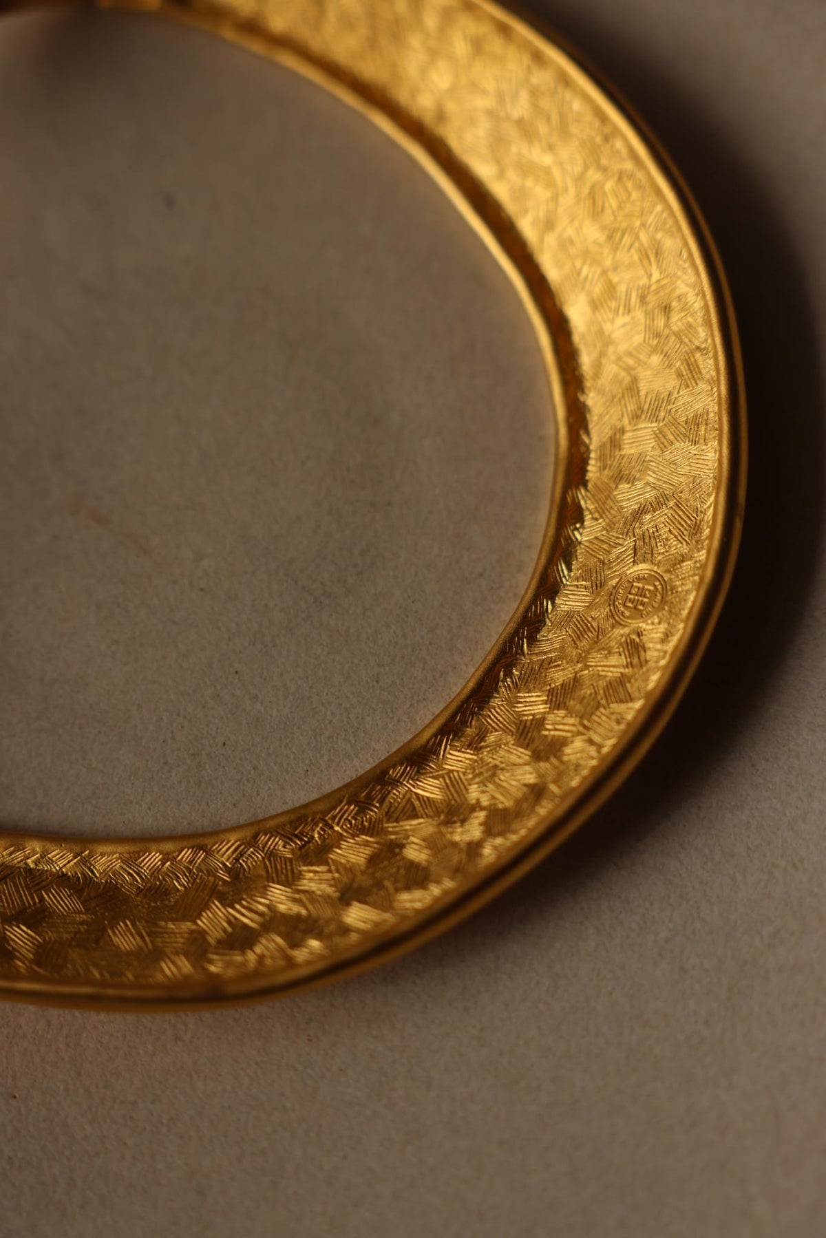 1980s Givenchy Matte Gold Hammered Hinged Collar Necklace|Vintage Baazaar 