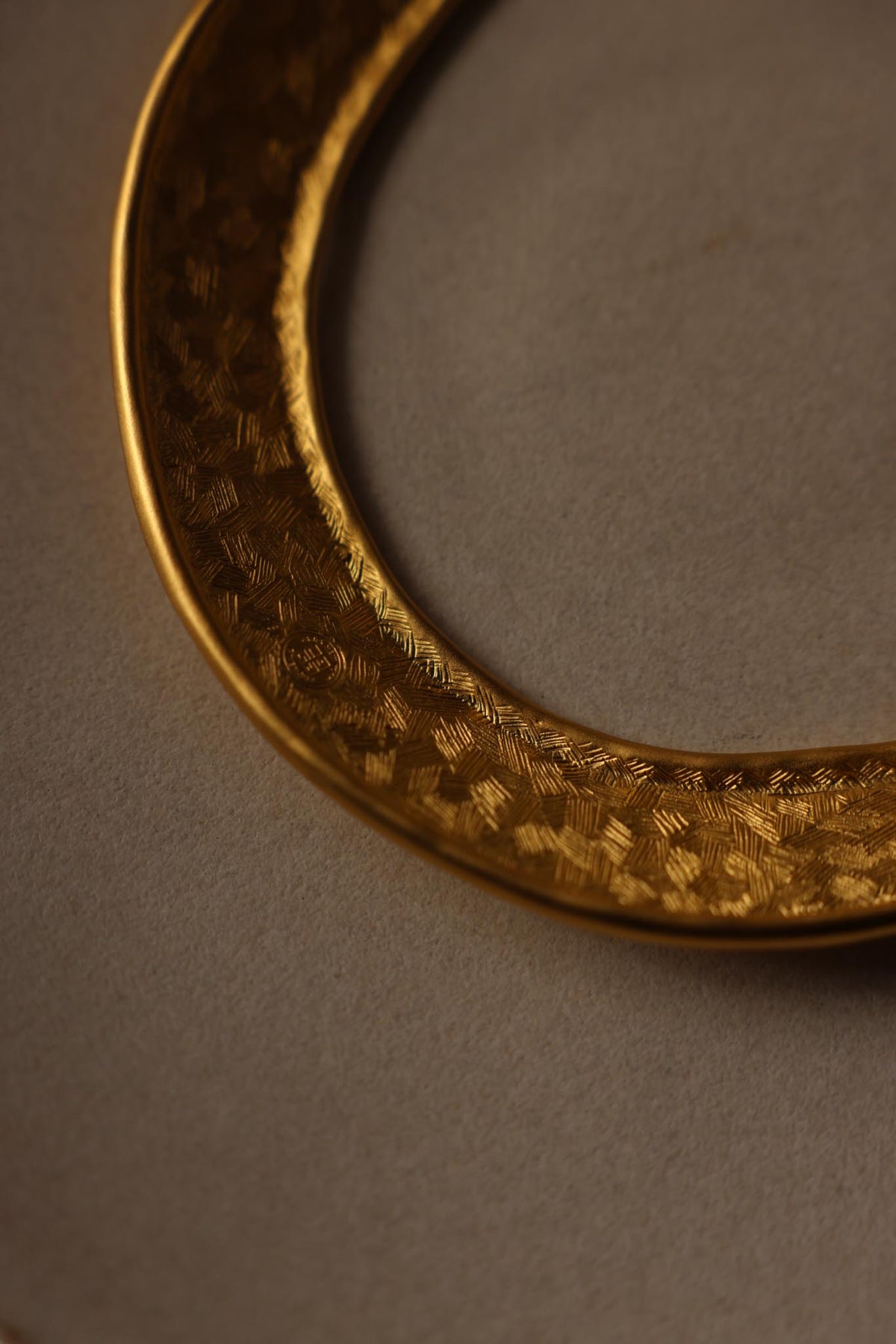 1980s Givenchy Matte Gold Hammered Hinged Collar Necklace|Vintage Baazaar 