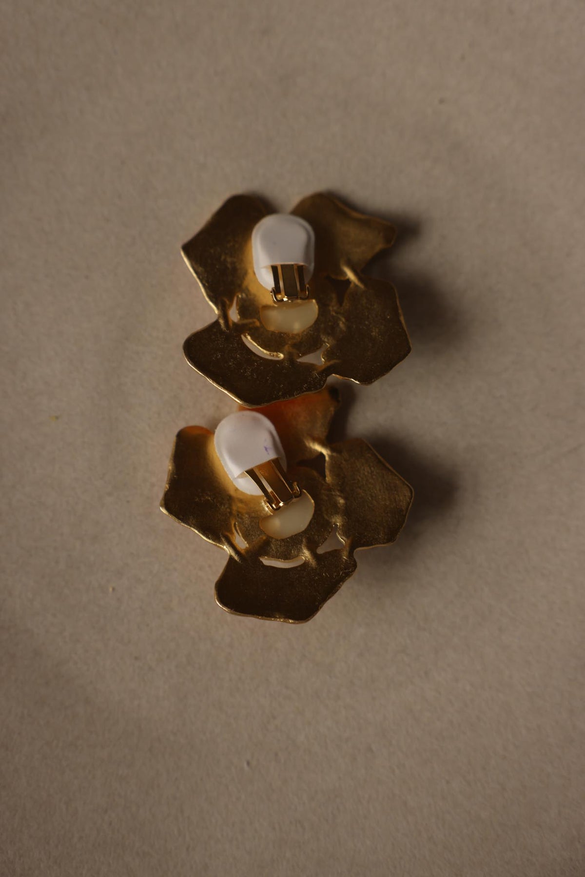 Matte Gold Multicolor Enamel & Faux Pearl Flower Clip-On Earrings|Vintage Baazaar 