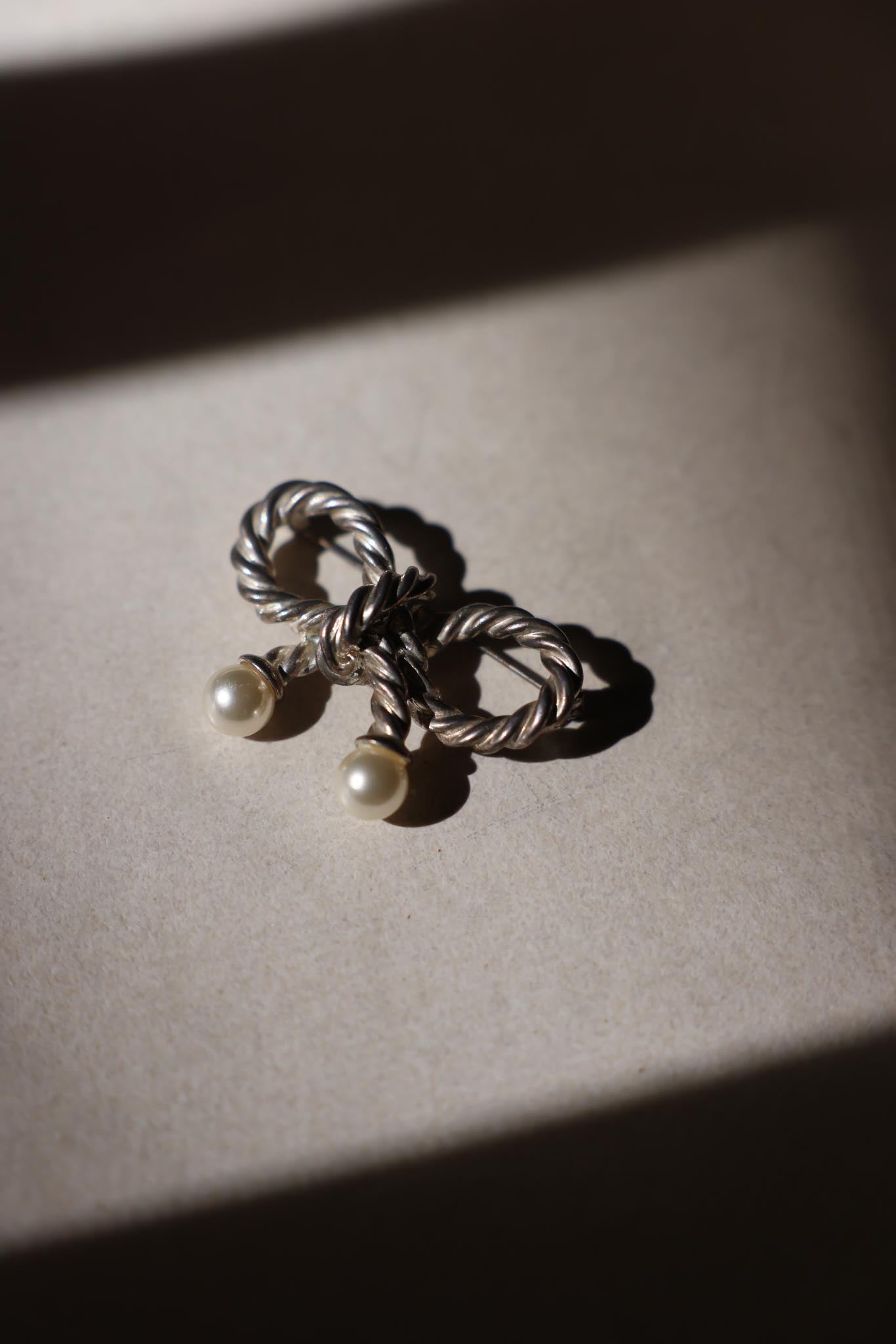 Silver Rope Bow Faux Pearl Brooch
