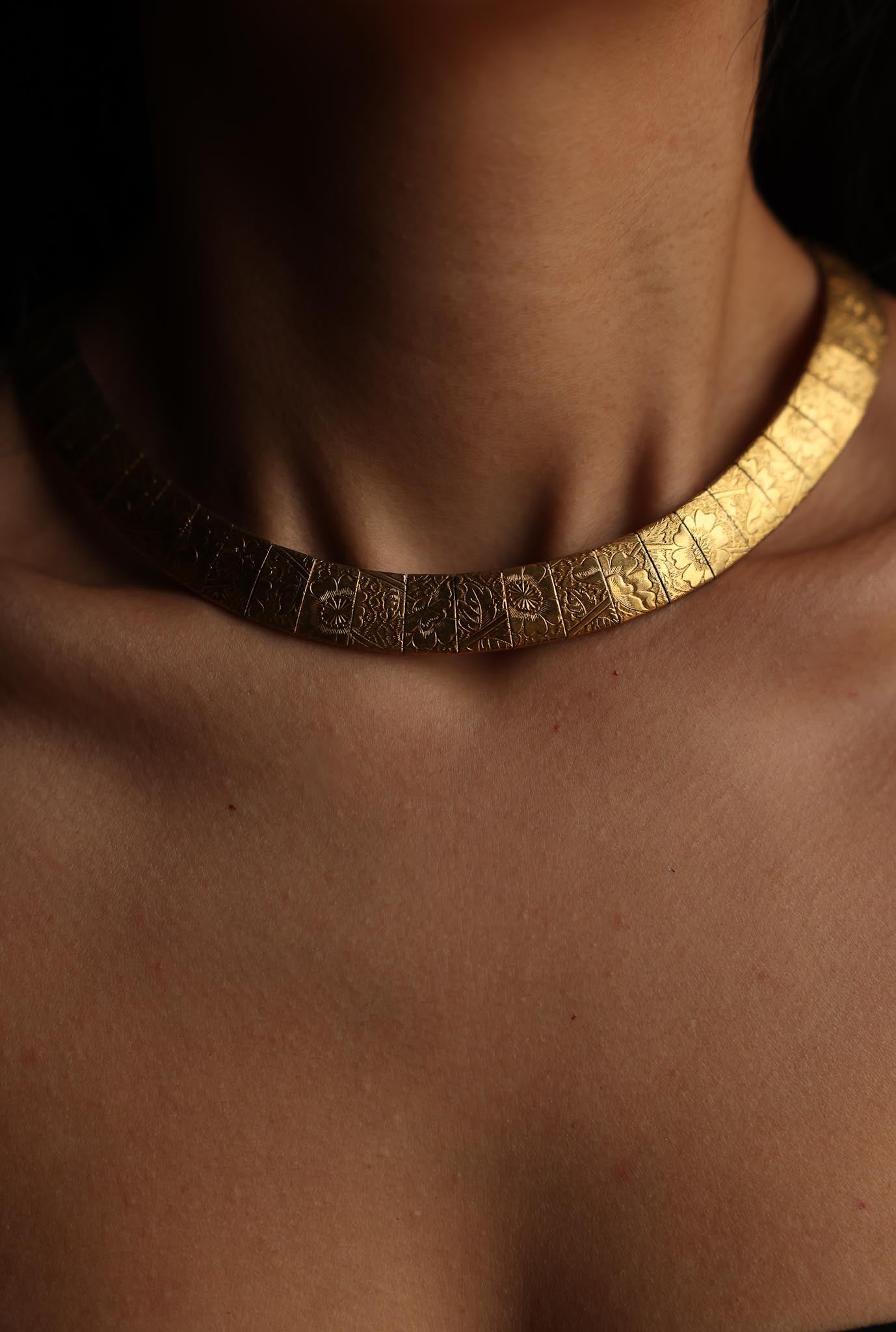 Textured Gold-Tone Vintage Collar Necklace|Vintage Baazaar 