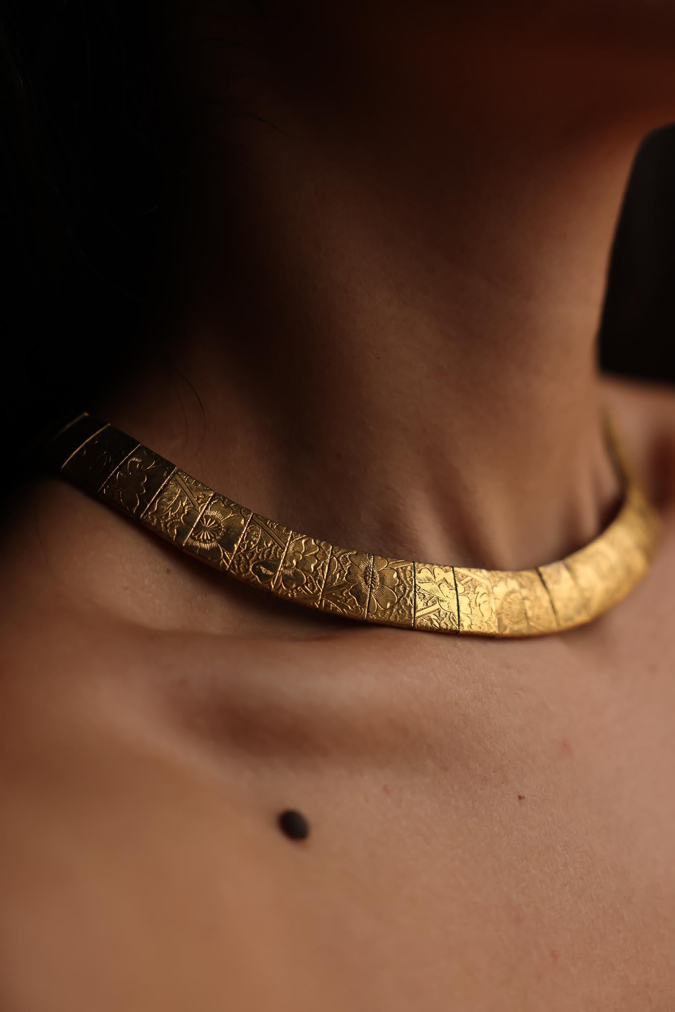 Textured Gold-Tone Vintage Collar Necklace|Vintage Baazaar 