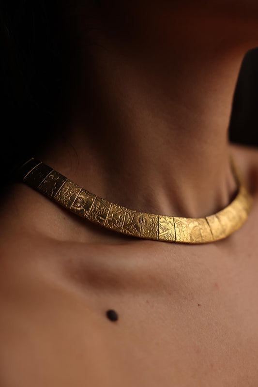 Textured Gold-Tone Vintage Collar Necklace|Vintage Baazaar 
