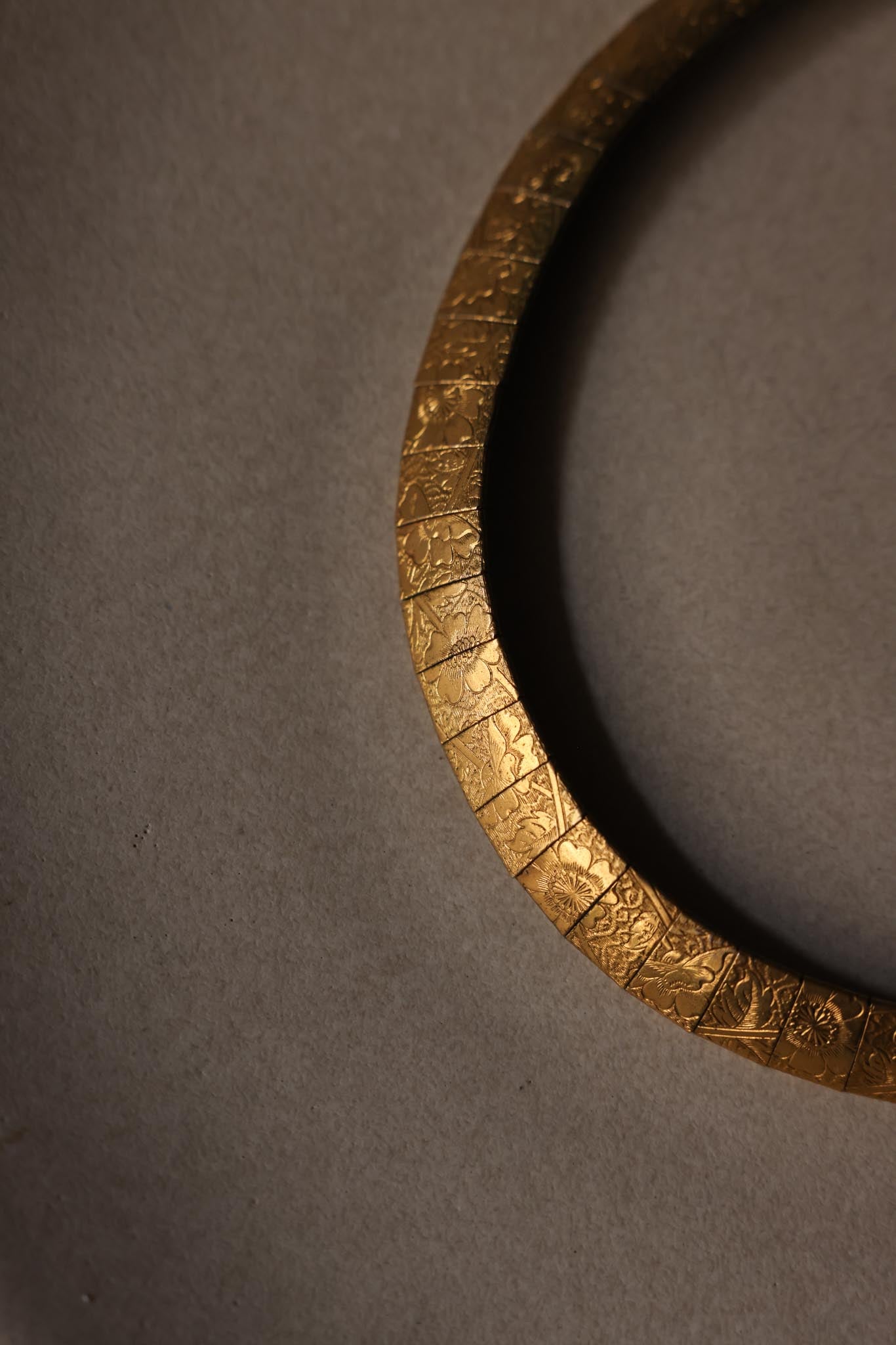 Textured Gold-Tone Vintage Collar Necklace|Vintage Baazaar 