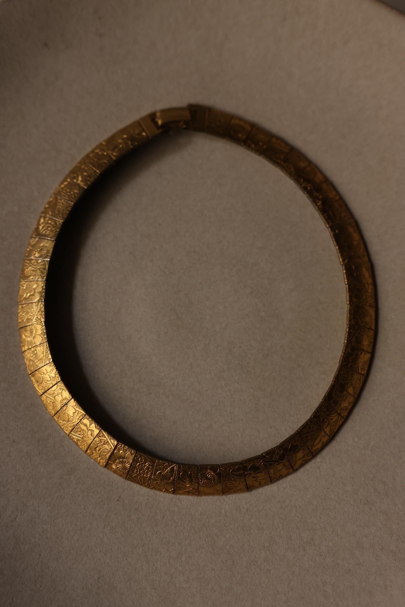 Textured Gold-Tone Vintage Collar Necklace|Vintage Baazaar 