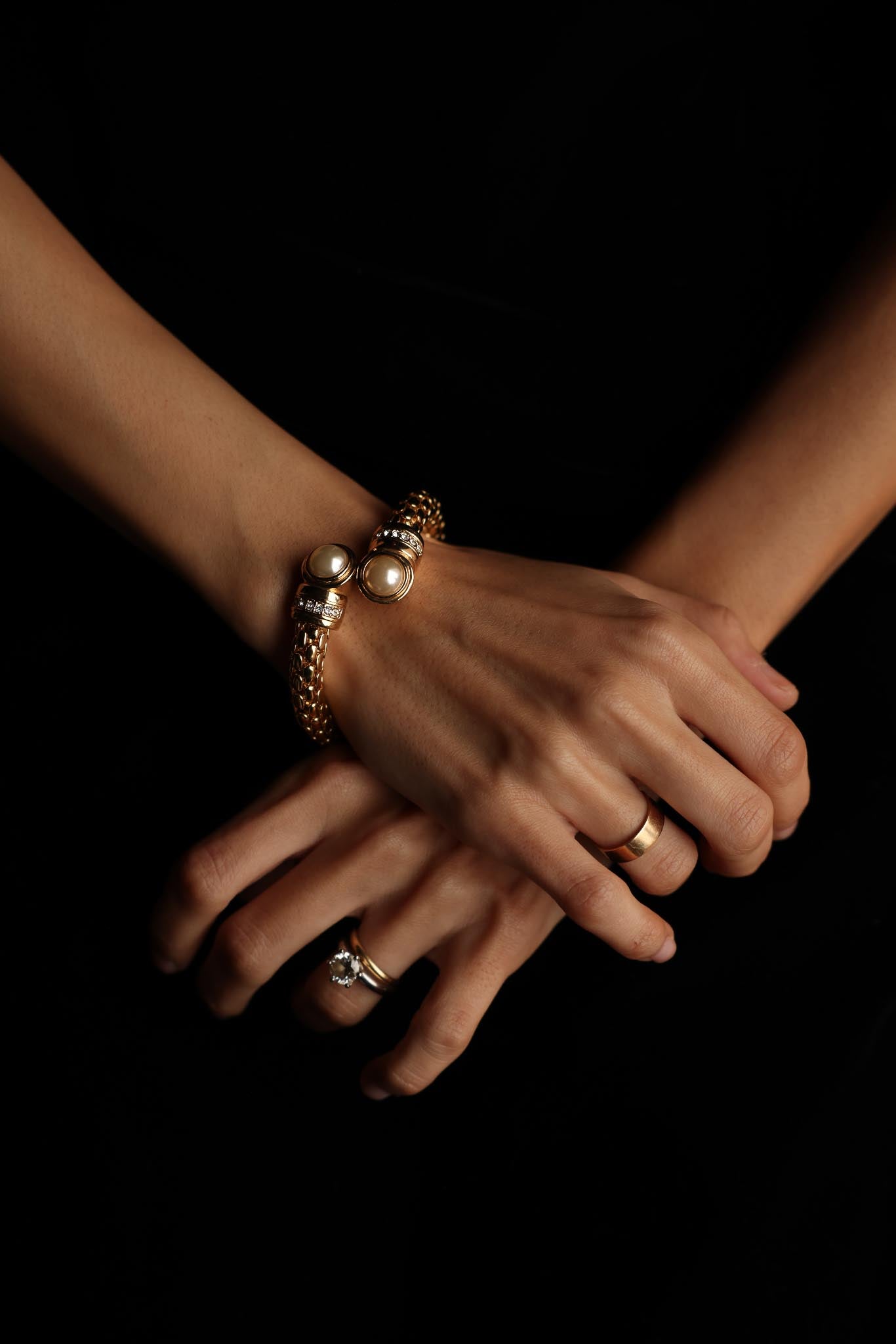 Golden Pearl Embrace Bracelet|Vintage Baazaar 