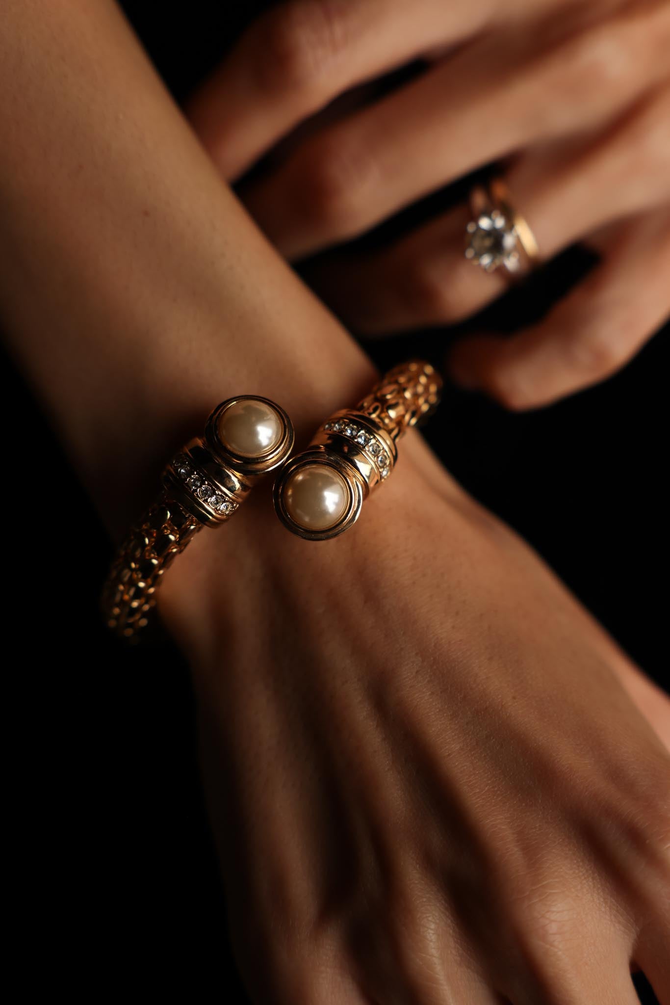 Golden Pearl Embrace Bracelet|Vintage Baazaar 