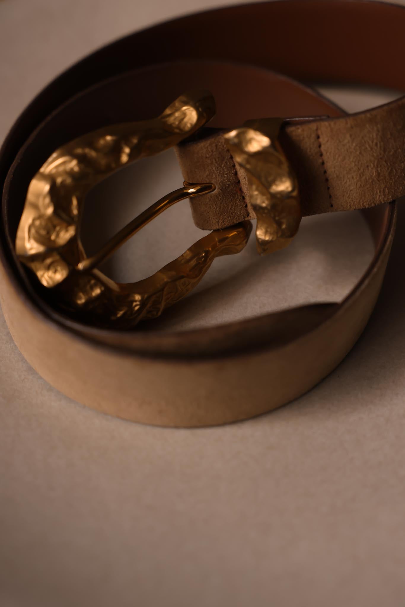 1980s Ellen Tracy Italian Suede Belt With Hammered Gold Buckle|Vintage Baazaar 