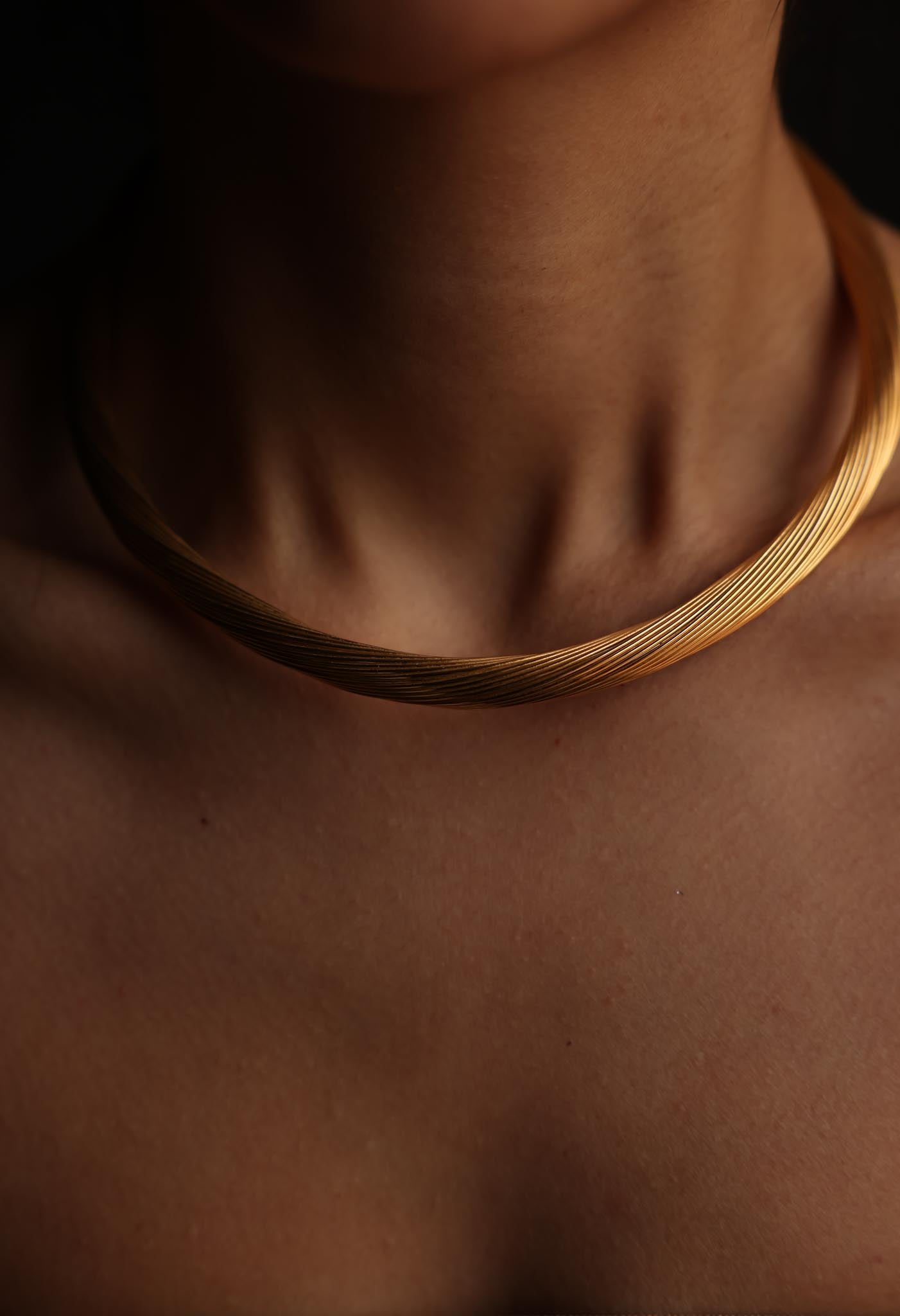 Gold-Toned Heavy Wire Choker Necklace|Vintage Baazaar 
