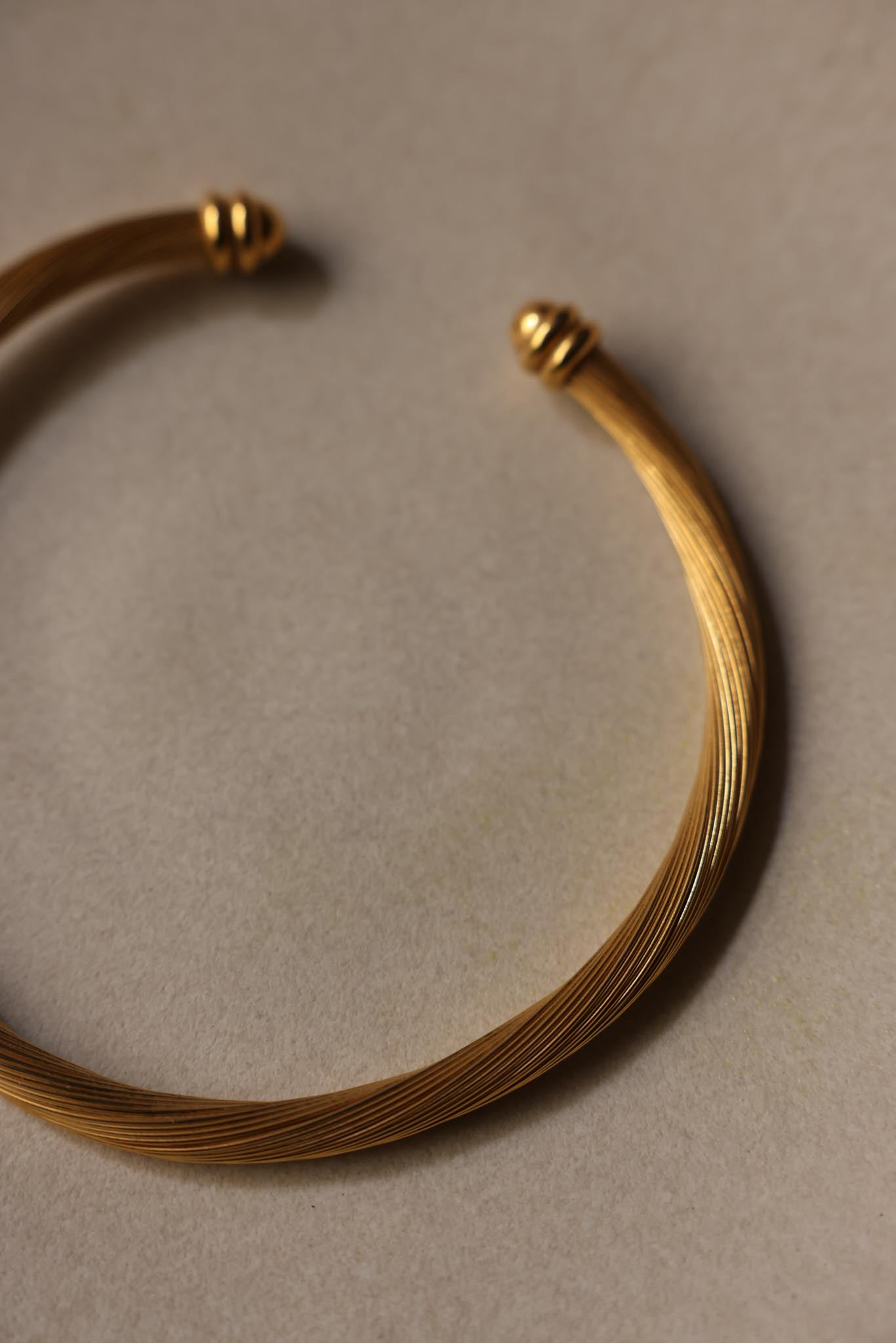 Gold-Toned Heavy Wire Choker Necklace|Vintage Baazaar 