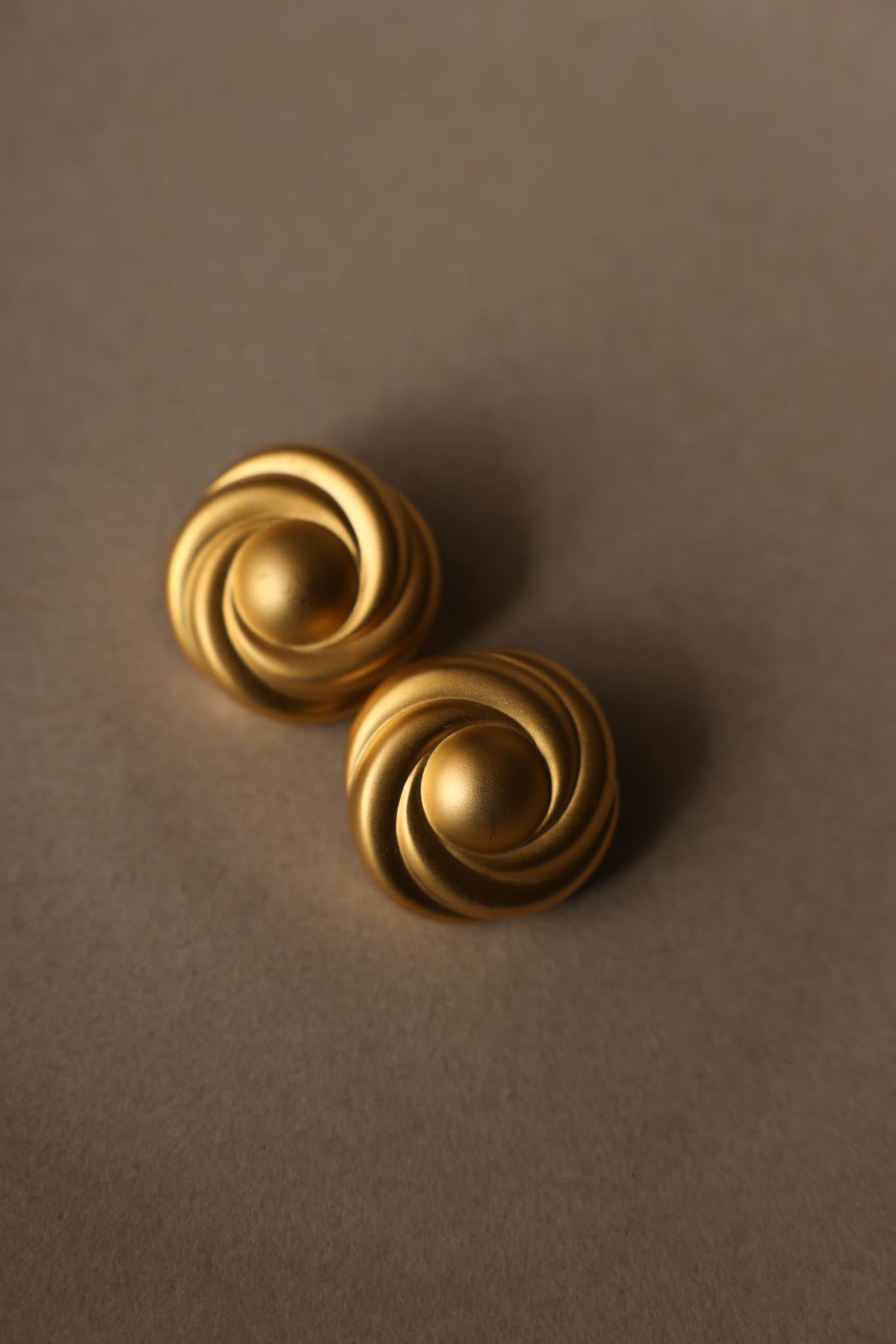 Matte Gold Swirl Clip-On Earrings|Vintage Baazaar 