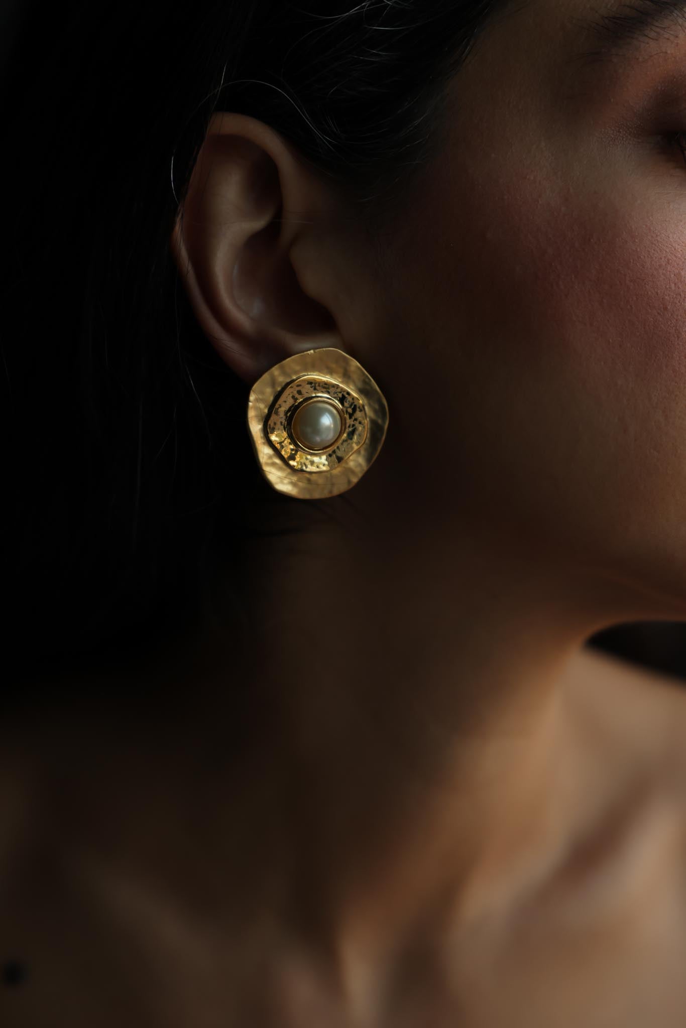 Hammered Gold-Tone Faux Pearl Clip-On Earrings|Vintage Baazaar 