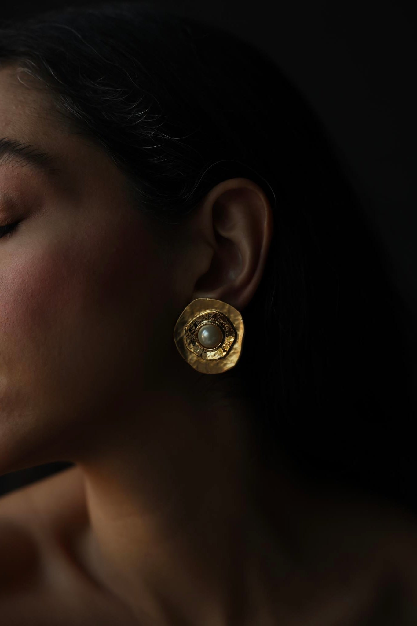 Hammered Gold-Tone Faux Pearl Clip-On Earrings|Vintage Baazaar 