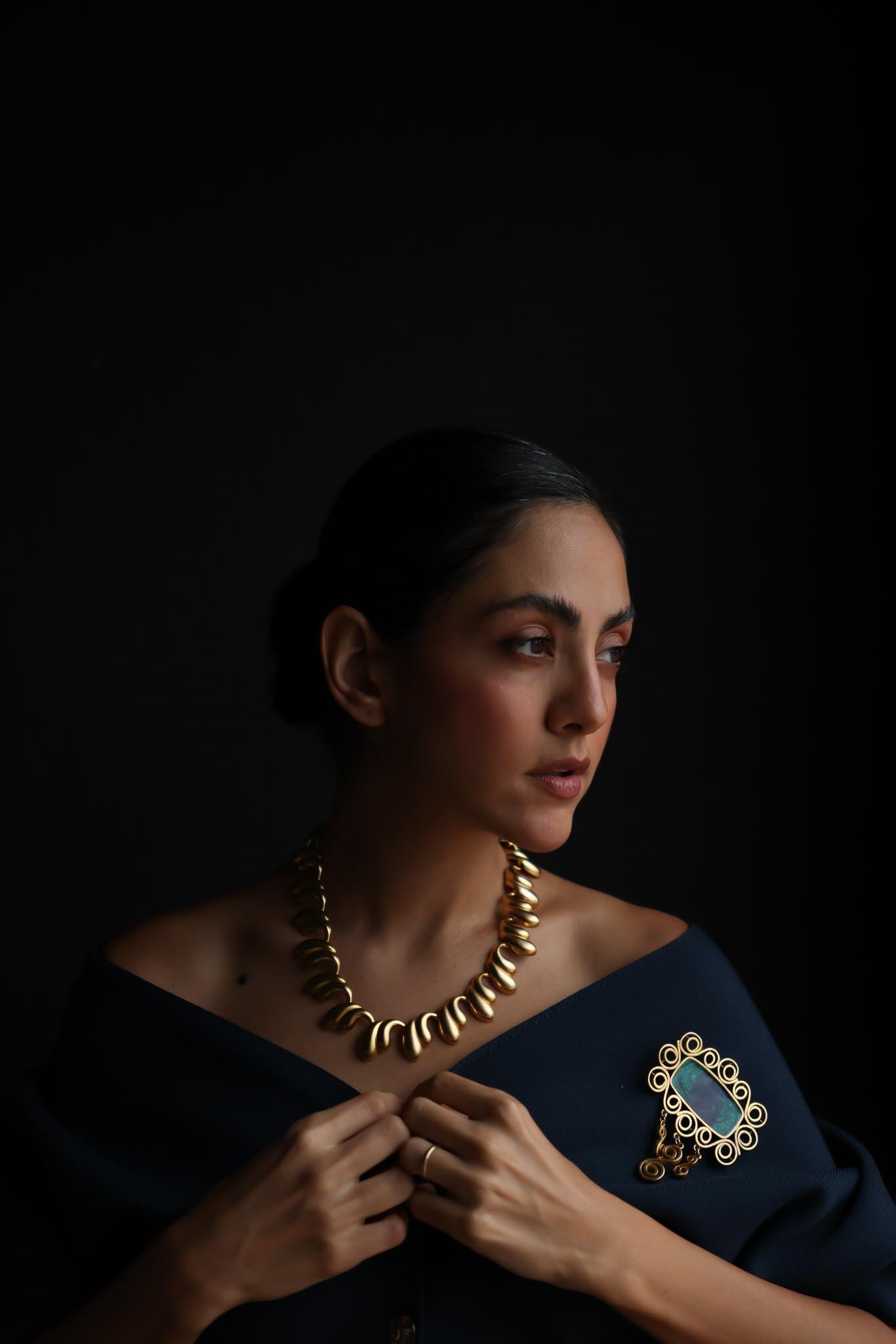 Matte Gold Sculptural Collar Necklace|Vintage Baazaar 