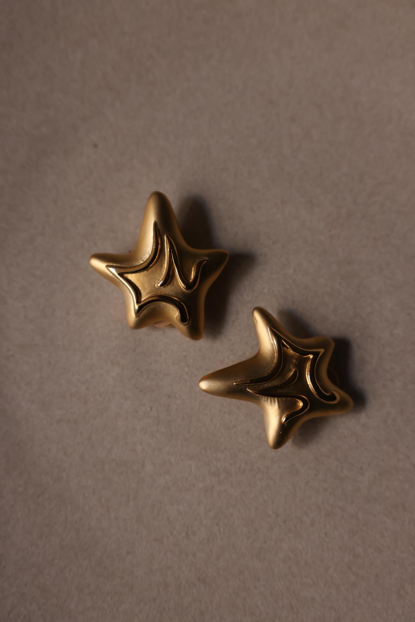 Matte Gold Star Clip-On Earrings|Vintage Baazaar 