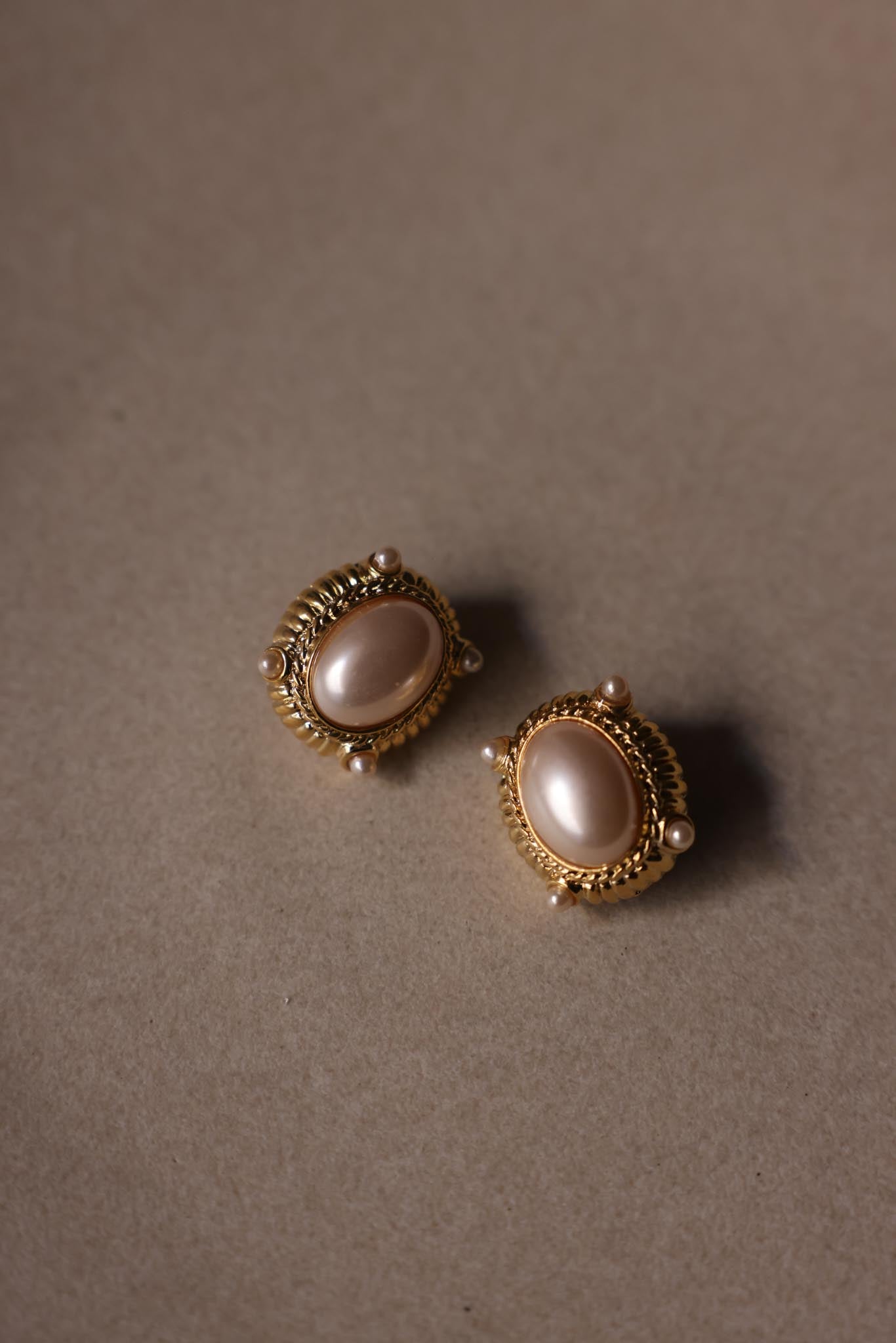 Gold-Tone Faux Pearl Oval Clip-On Earrings|Vintage Baazaar 