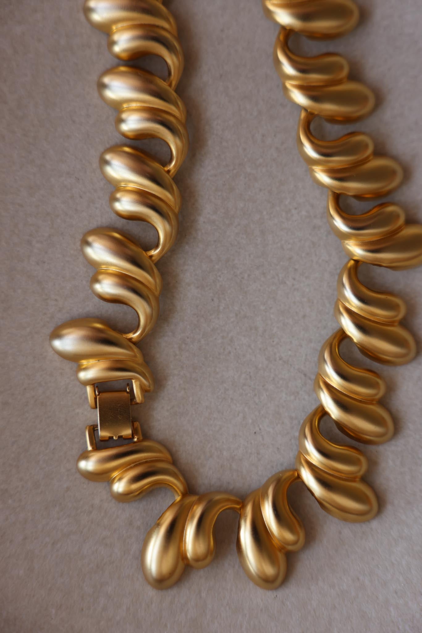 Matte Gold Sculptural Collar Necklace|Vintage Baazaar 