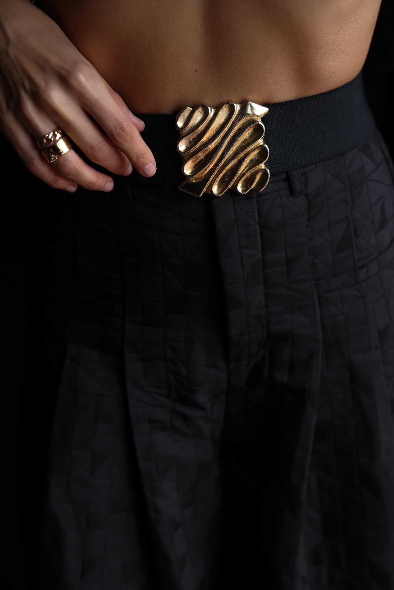 Black Stretch Belt with Sculptural Gold Buckle|Vintage Baazaar 