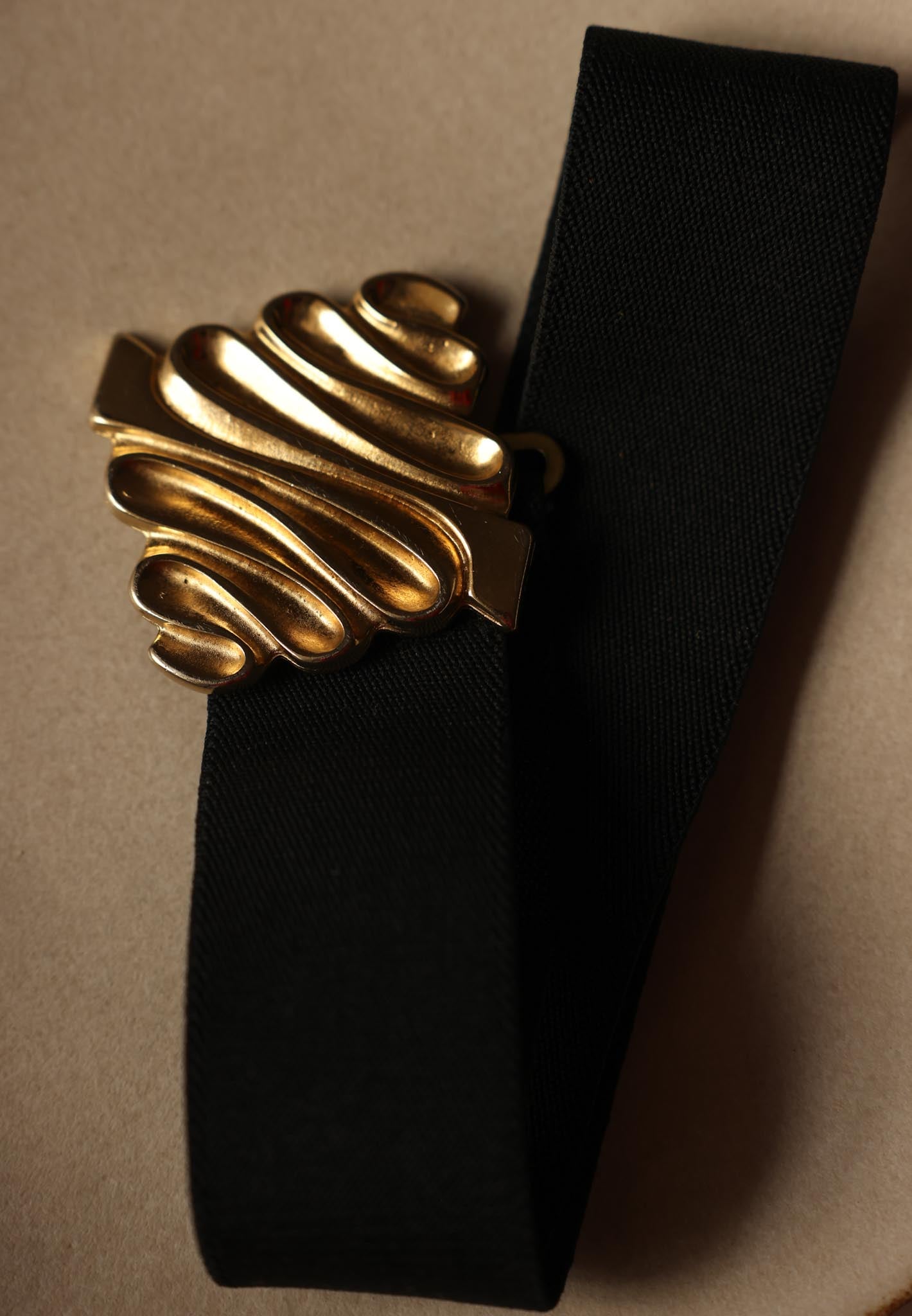 Black Stretch Belt with Sculptural Gold Buckle|Vintage Baazaar 