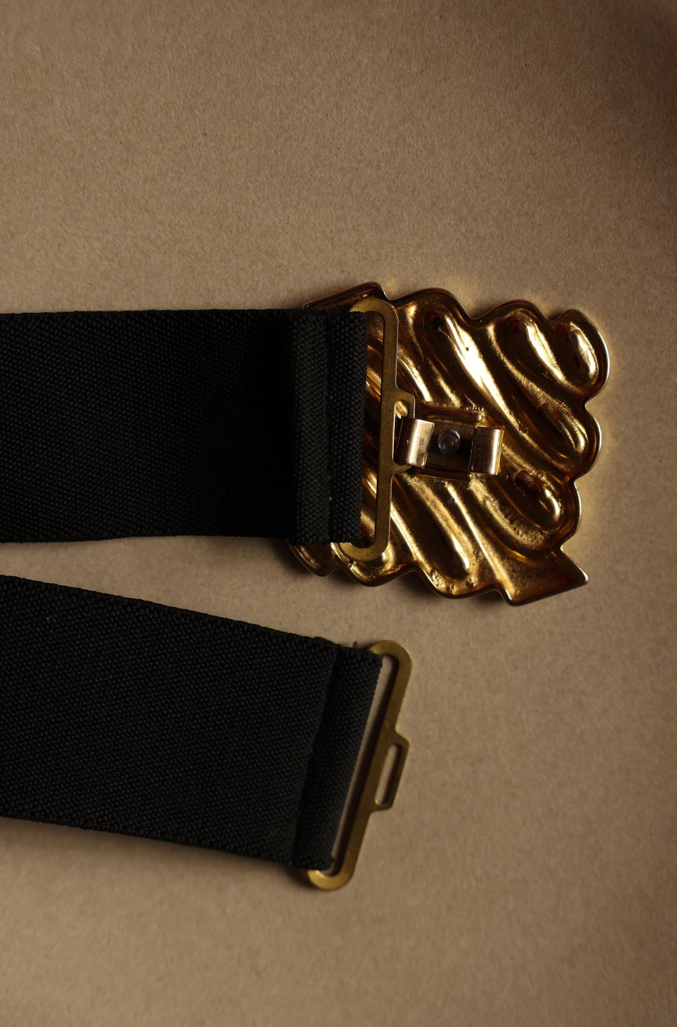 Black Stretch Belt with Sculptural Gold Buckle|Vintage Baazaar 