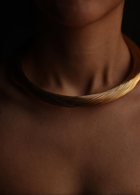 Gold-Toned Heavy Wire Choker Necklace (Medium Size)|Vintage Baazaar 