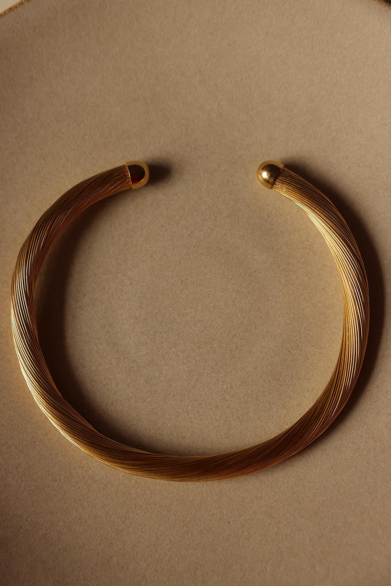 Gold-Toned Heavy Wire Choker Necklace (Medium Size)|Vintage Baazaar 