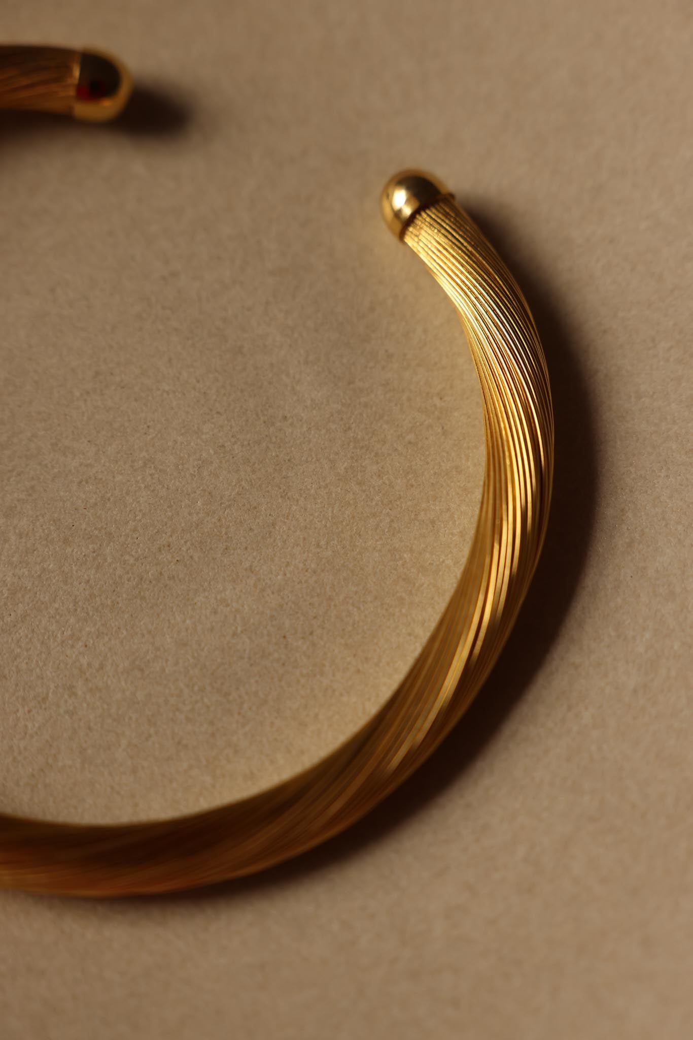 Gold-Toned Heavy Wire Choker Necklace (Medium Size)|Vintage Baazaar 