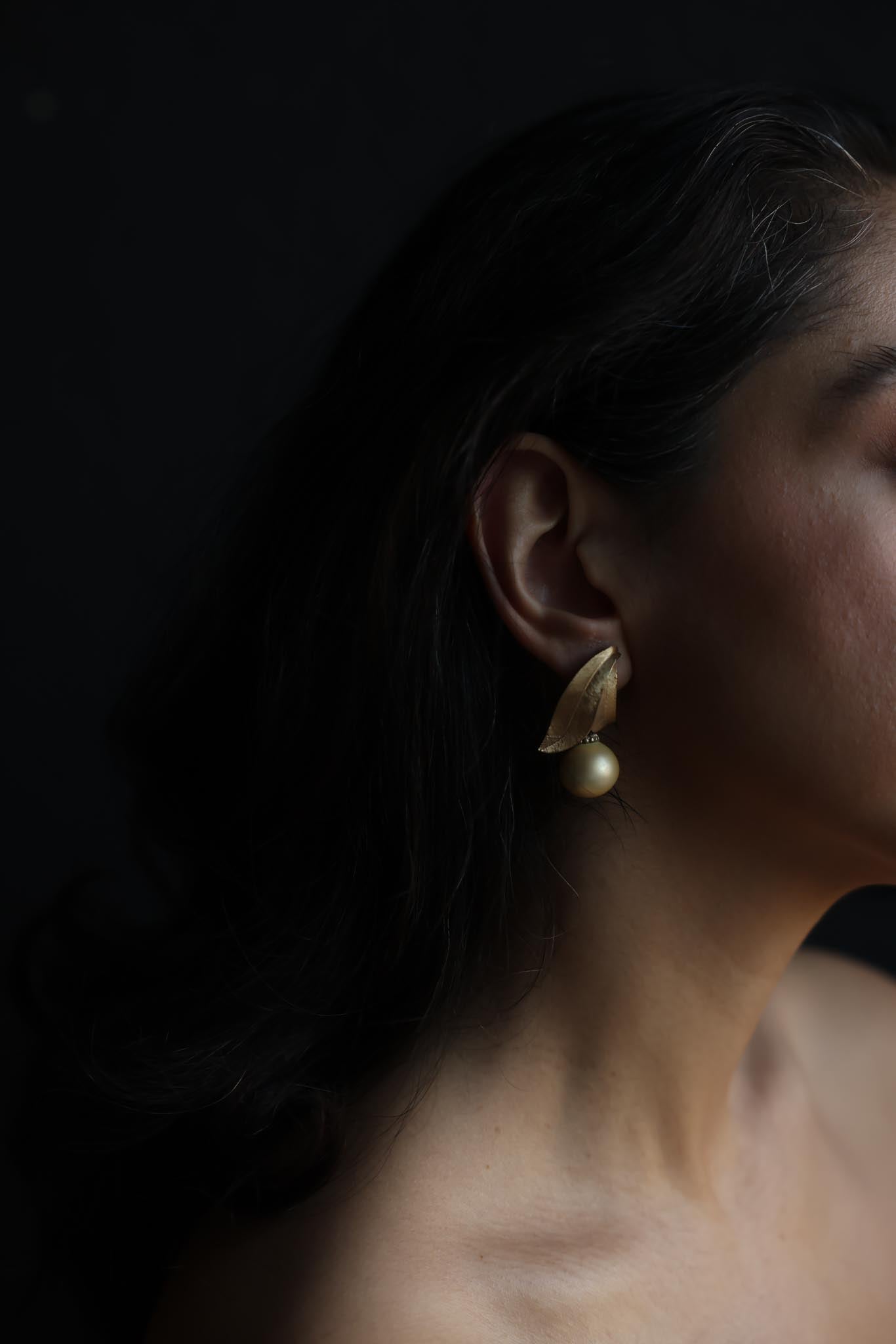 Brushed Gold Pearl Drop Clip-On Earrings